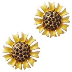 Boucles d'oreilles tournesol émaillé avec pavé de cristal noir par Weiss, années 1960