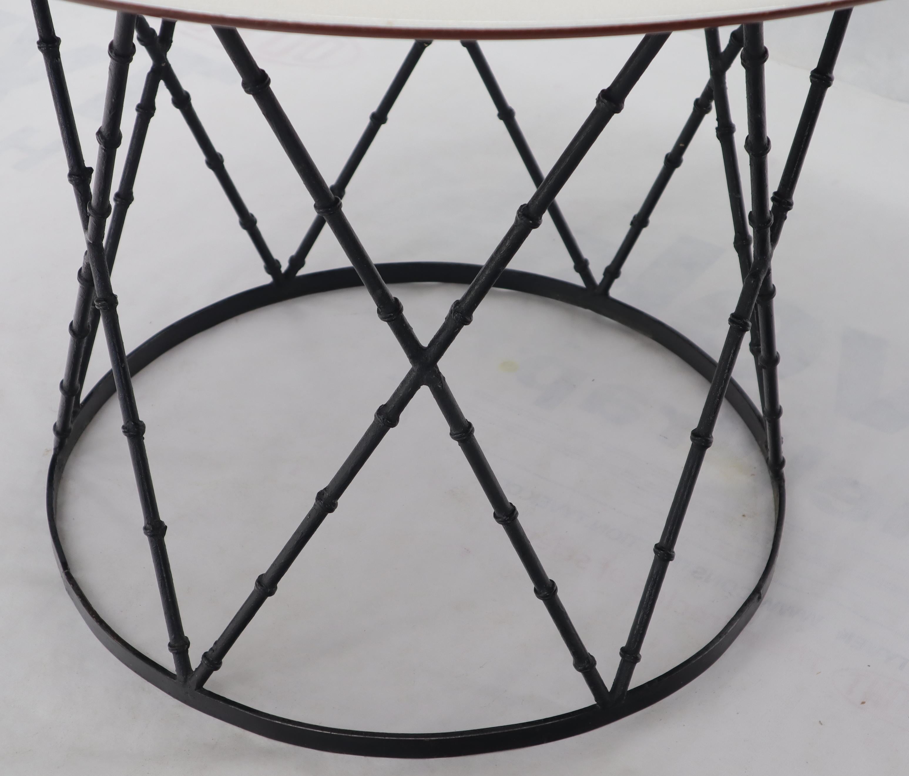 20ième siècle Table de dinette à plateau émaillé et base en faux bambou Table de dinette moderne du milieu du siècle en vente