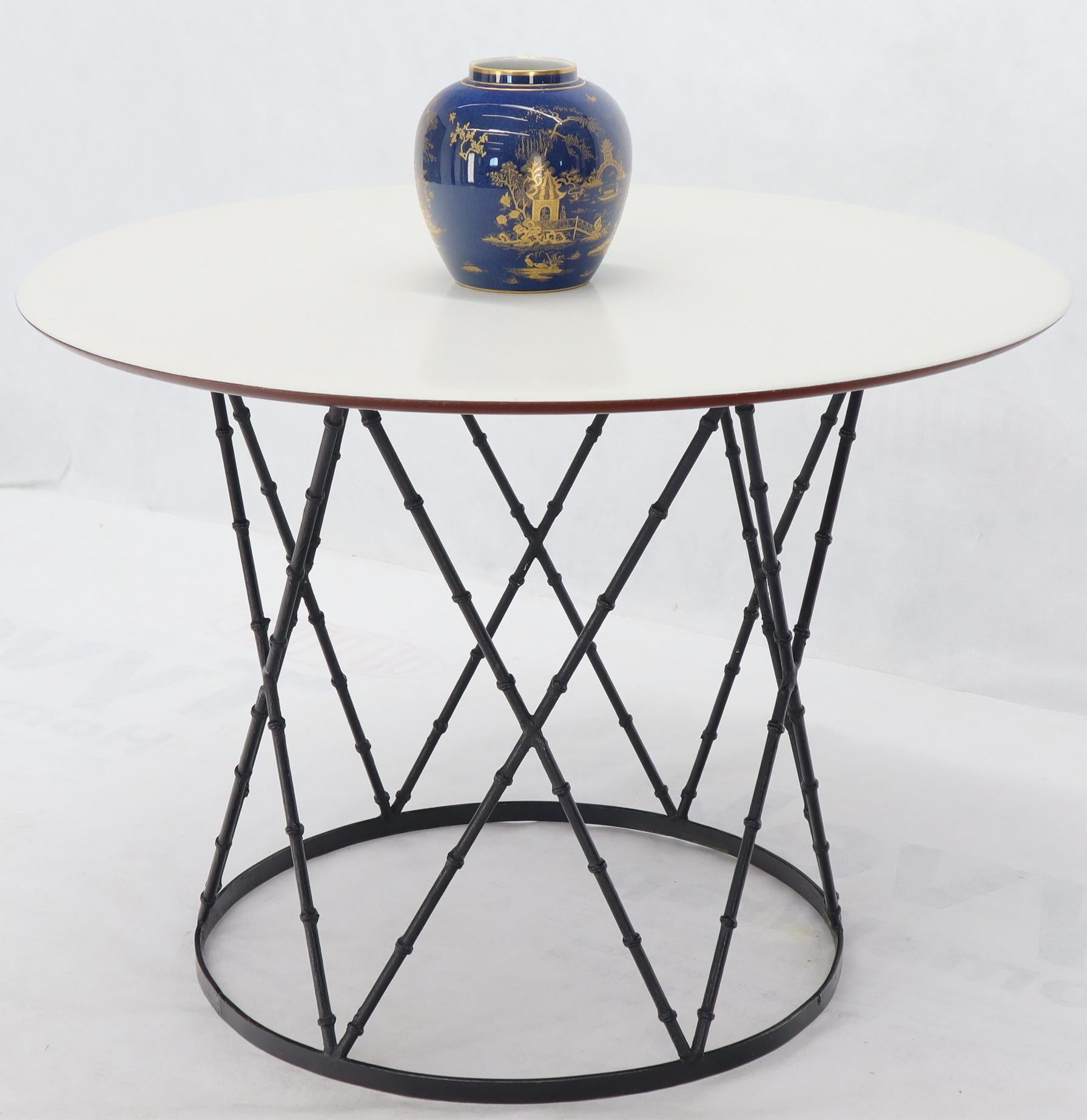Mid-Century Modern Table de dinette à plateau émaillé et base en faux bambou Table de dinette moderne du milieu du siècle en vente