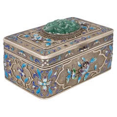 Caja de plata esmaltada y cloisonné, incrustaciones de jade, China, S. XIX.