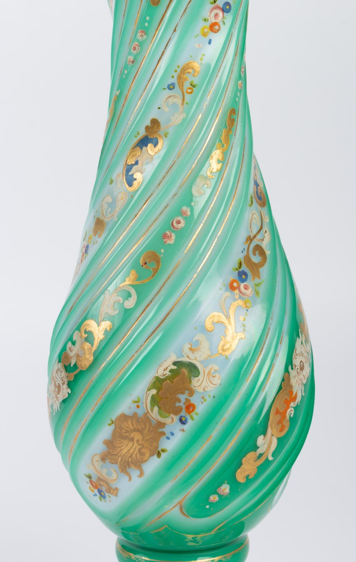 Enameled and Gilded Opaline Vase In Good Condition In Saint-Ouen, FR