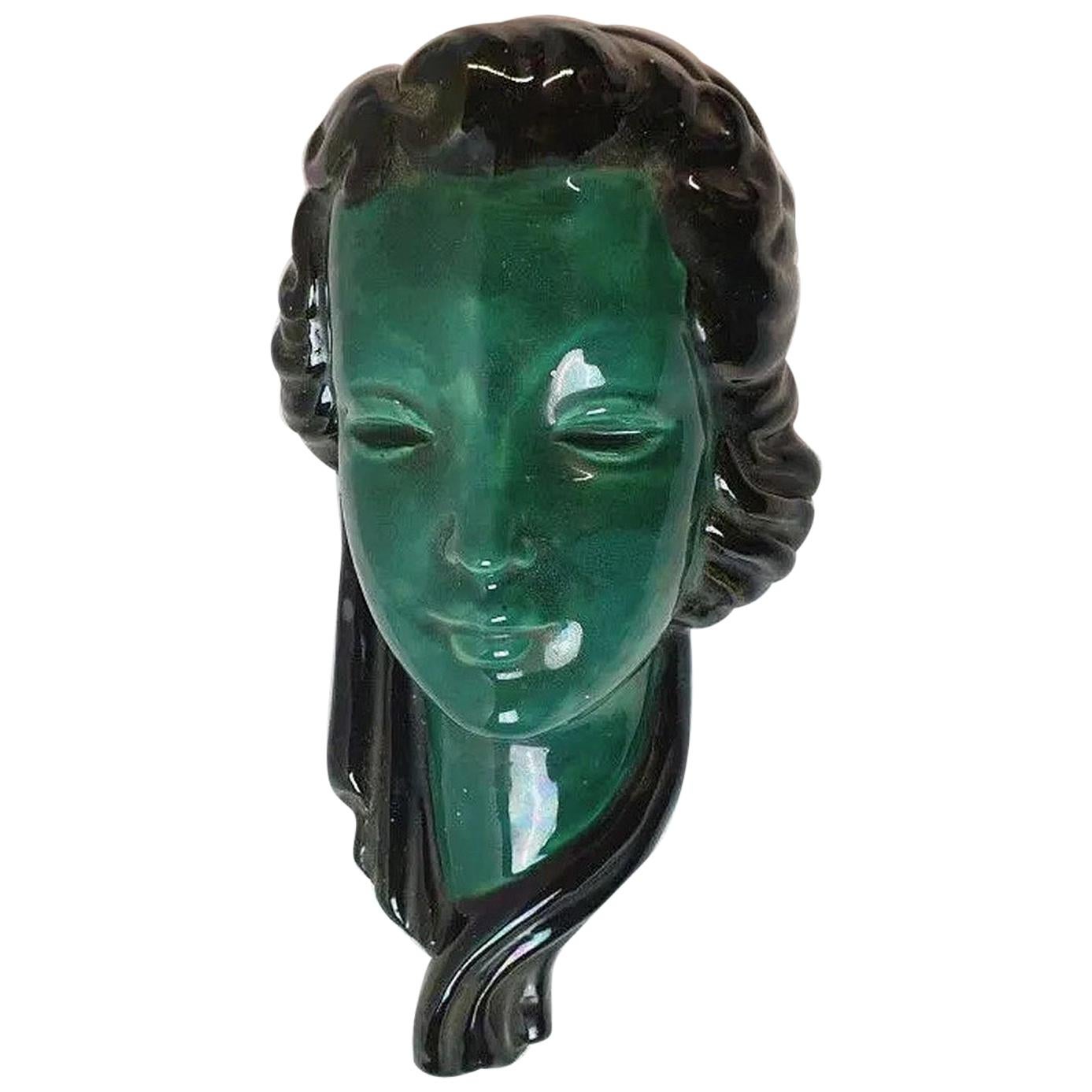 Masque en céramique émaillée, datant d'environ 1950