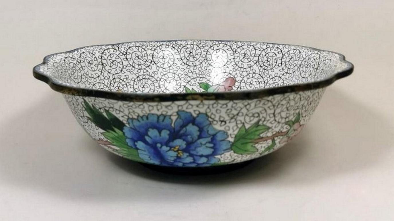 We kindly suggest you read the whole description, because with it we try to give you detailed technical and historical information to guarantee the authenticity of our objects.
Beautiful Chinese copper bowl made with the cloisonné technique; inside
