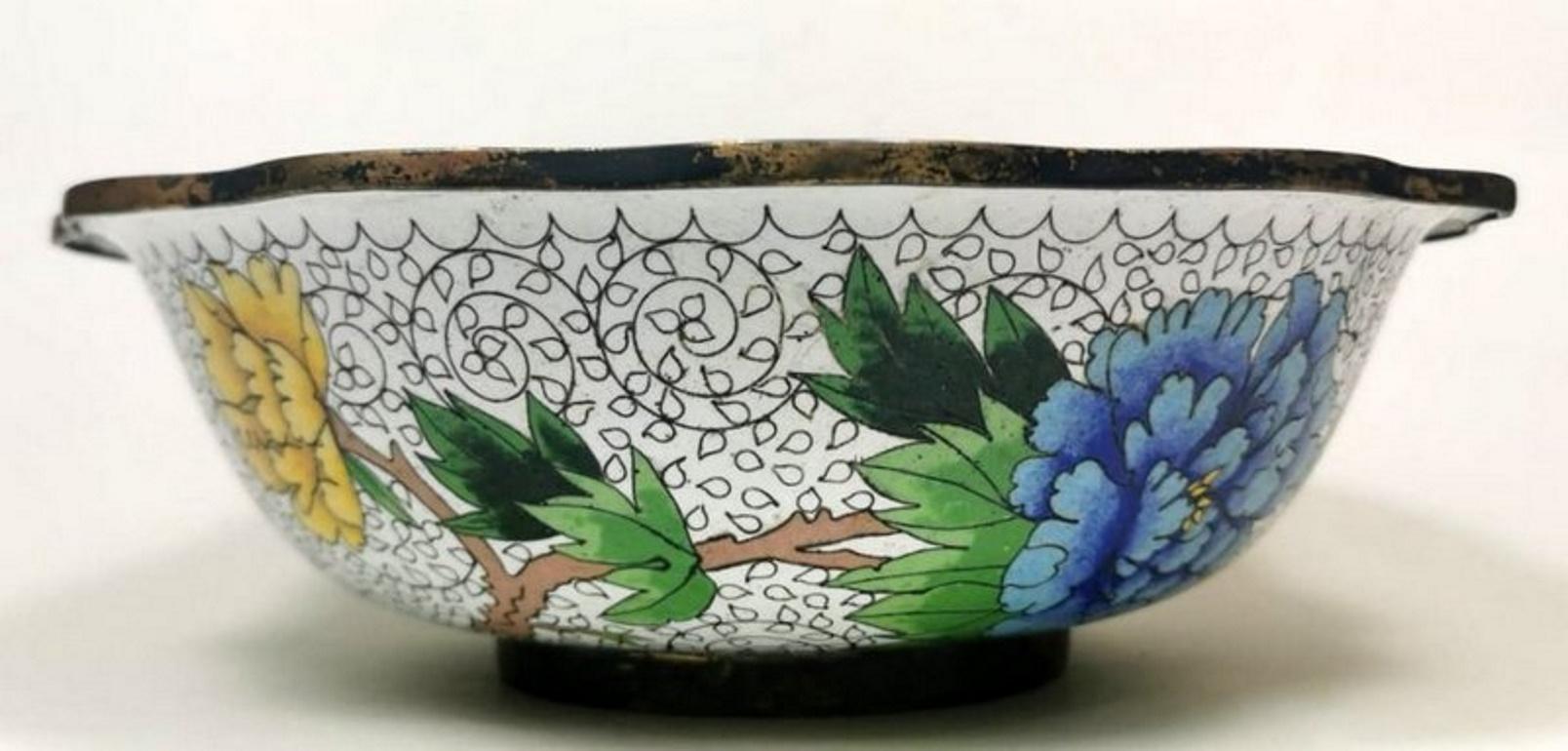 China Enameled Cloisonné Bowl with Blue and Yellow Peonies  In Good Condition In Prato, Tuscany