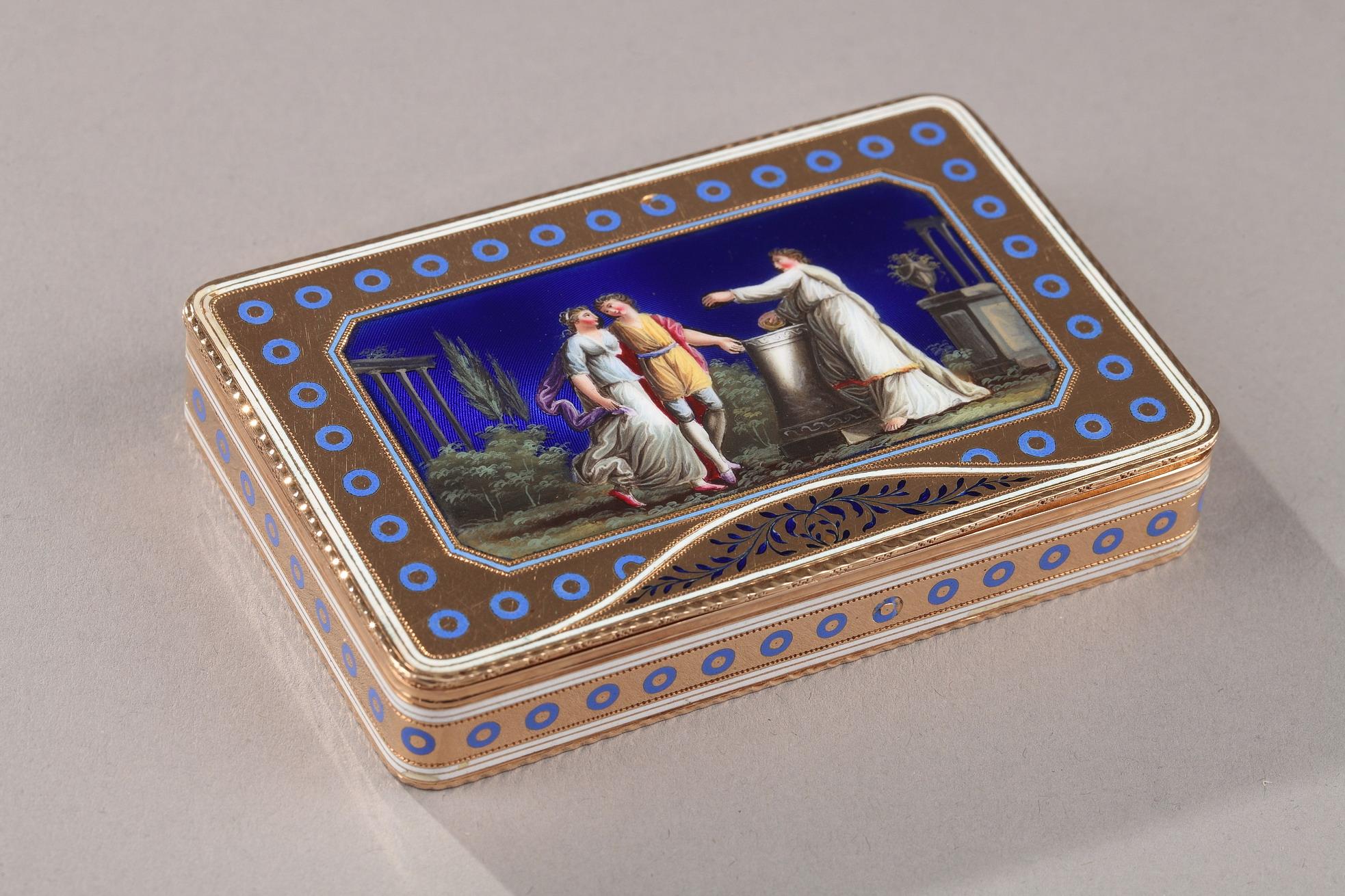 Rectangular enamelled gold box. The hinged lid is decorated with a scene of young people dressed in neoclassical clothing and approaching near an altar where officiates a person dressed in the antique. The background presents a landscape decorated