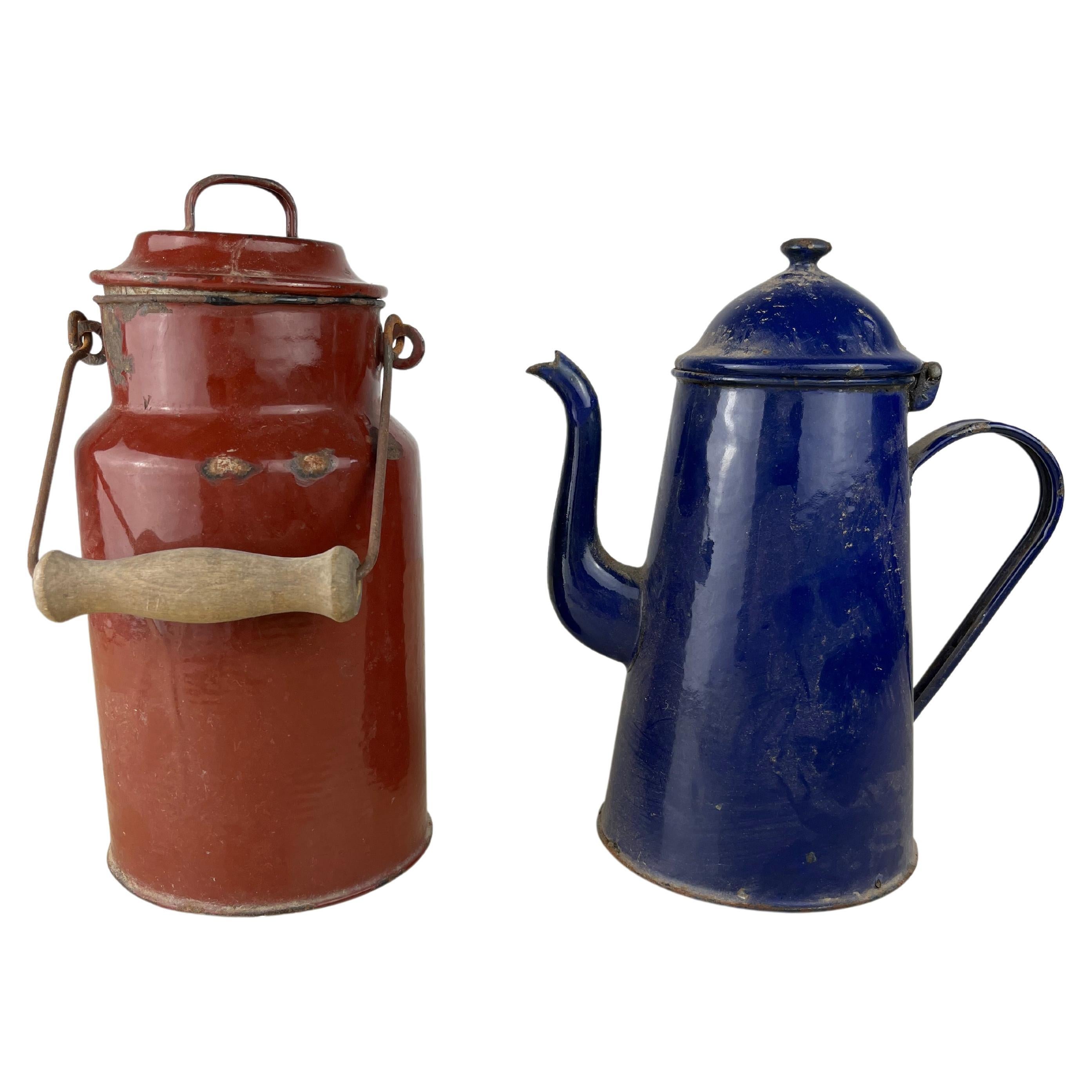 https://a.1stdibscdn.com/enamelled-metal-coffee-pot-and-milk-jug-italy-1960s-for-sale/f_83792/f_342674421683981180744/f_34267442_1683981181835_bg_processed.jpg