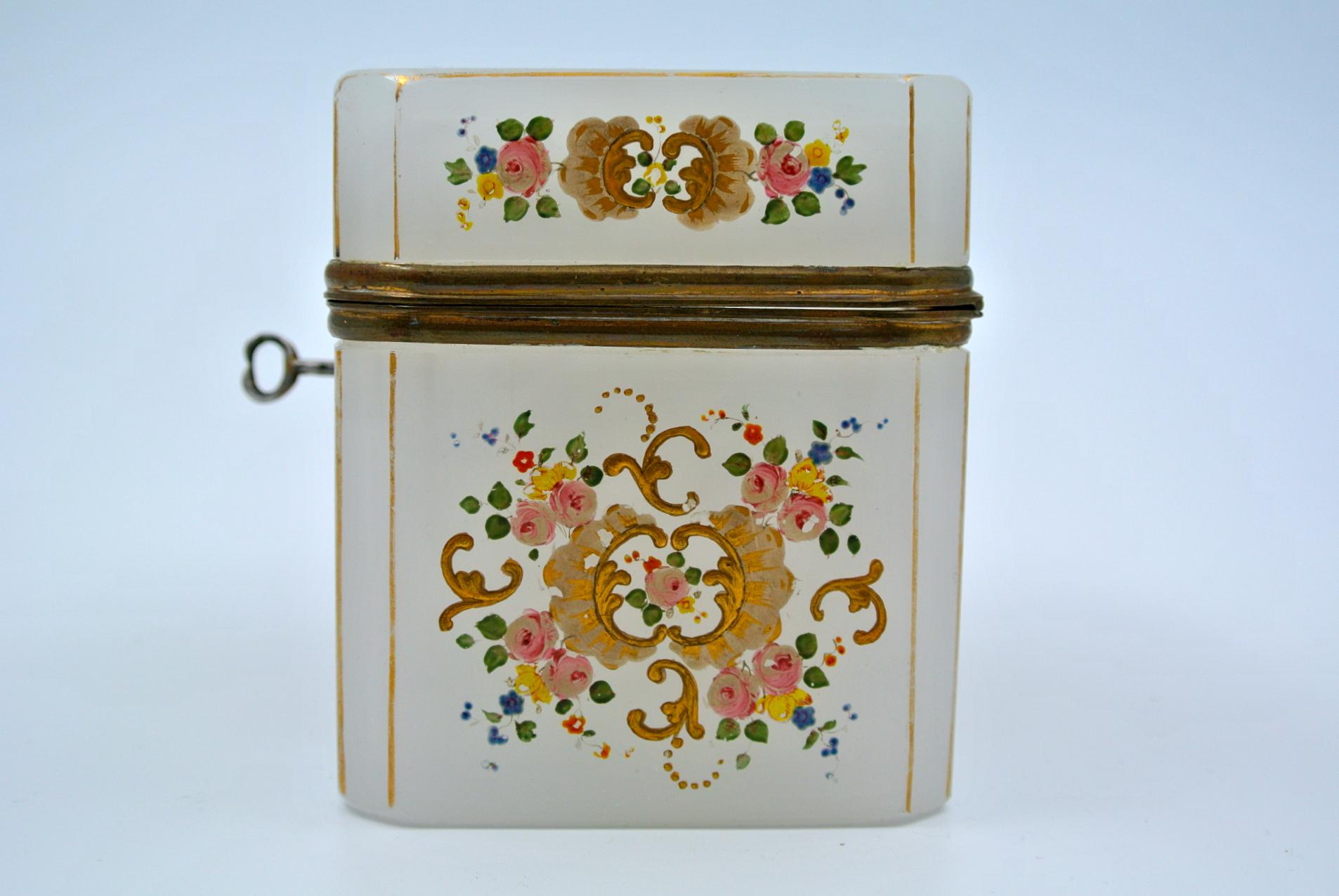 Enameled Opaline Box In Good Condition In Saint-Ouen, FR