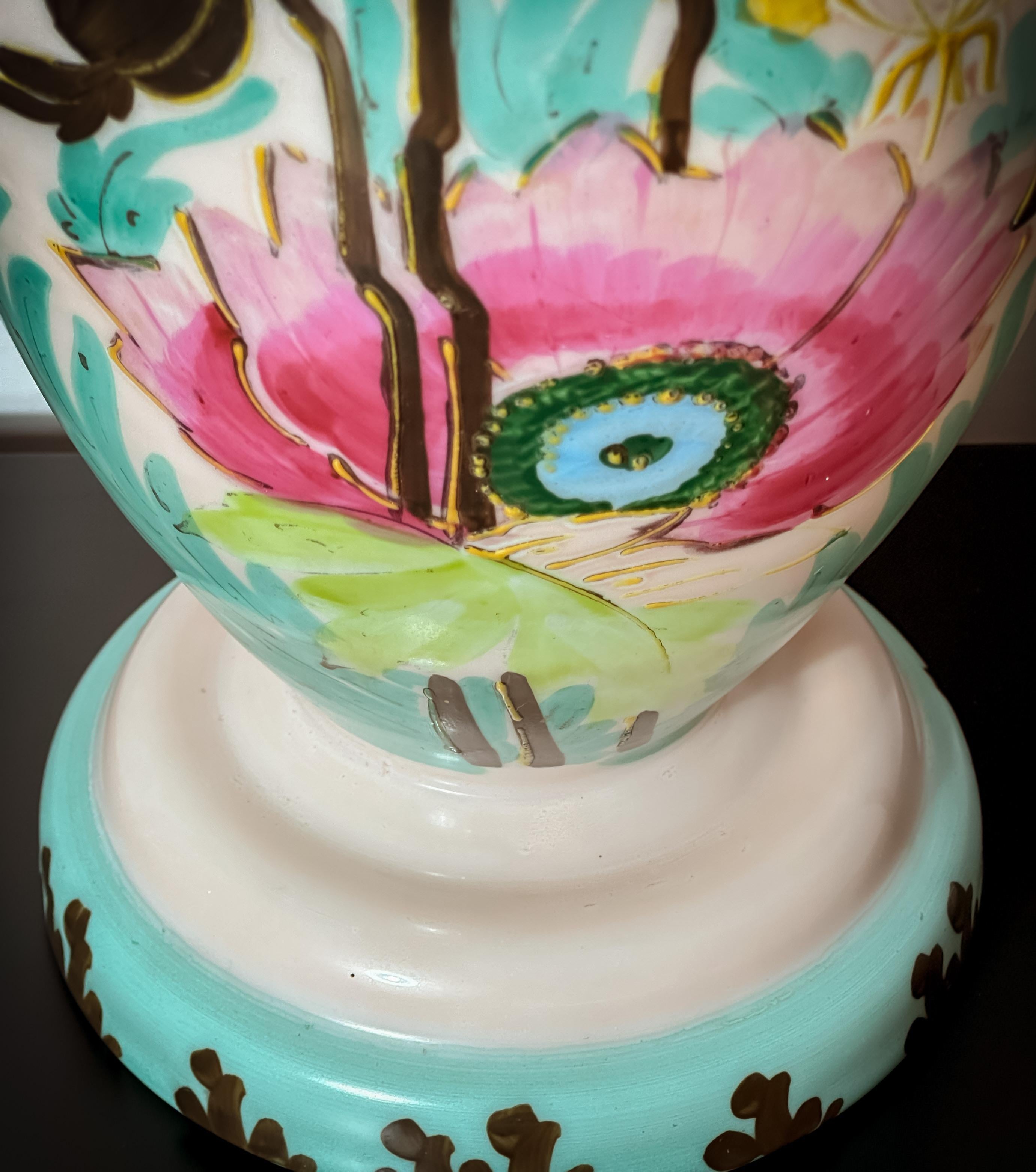 Vaso in vetro opalino rosa Art Nouveau francese con papaveri smaltati, 1896 ca. In condizioni buone in vendita a Glasgow, GB