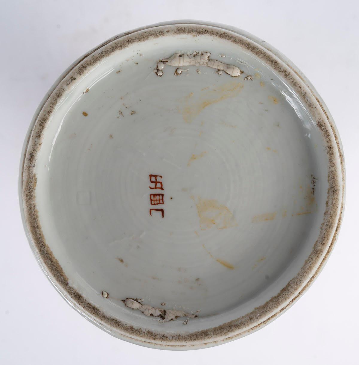 Vaso in porcellana smaltata nel gusto della Cina. in vendita 3