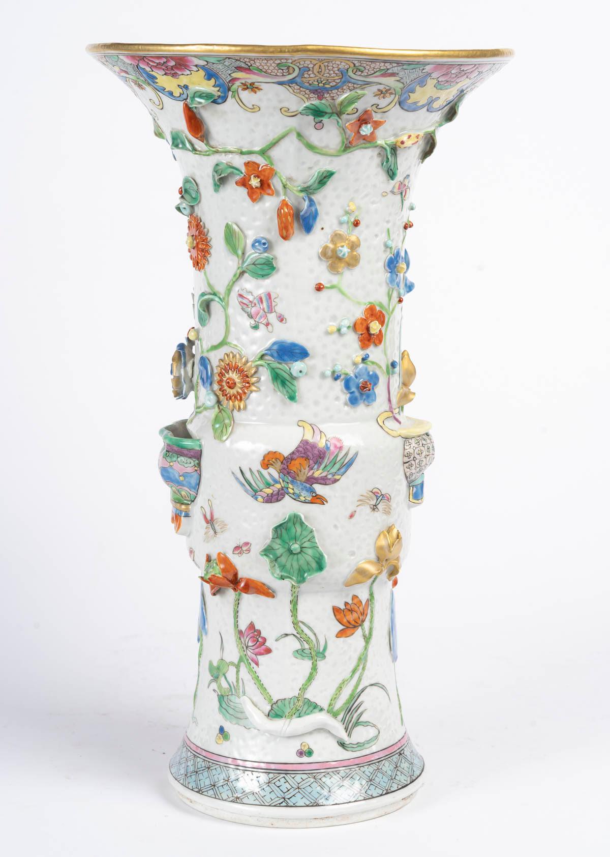 Vaso in porcellana smaltata nel gusto della Cina. In condizioni buone in vendita a Saint-Ouen, FR