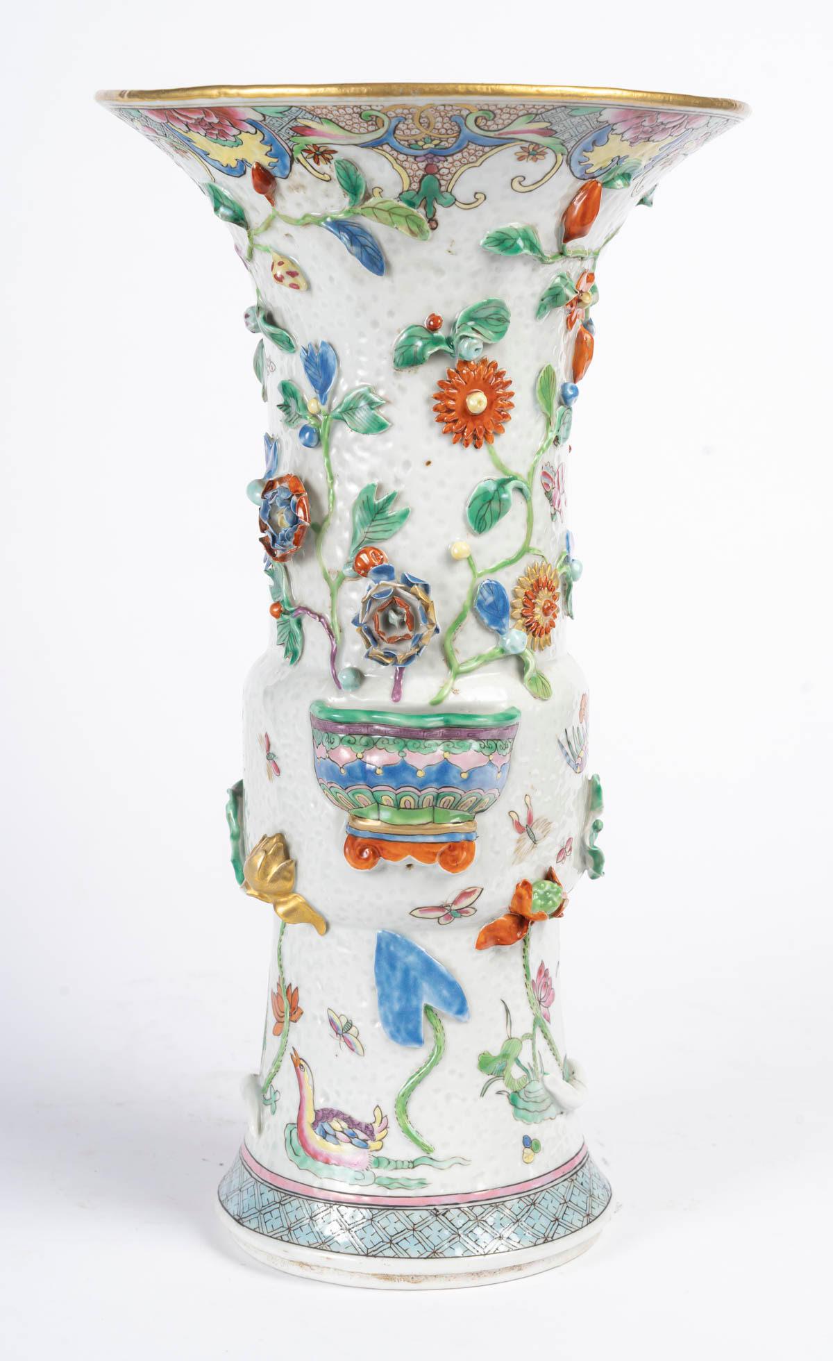 XX secolo Vaso in porcellana smaltata nel gusto della Cina. in vendita