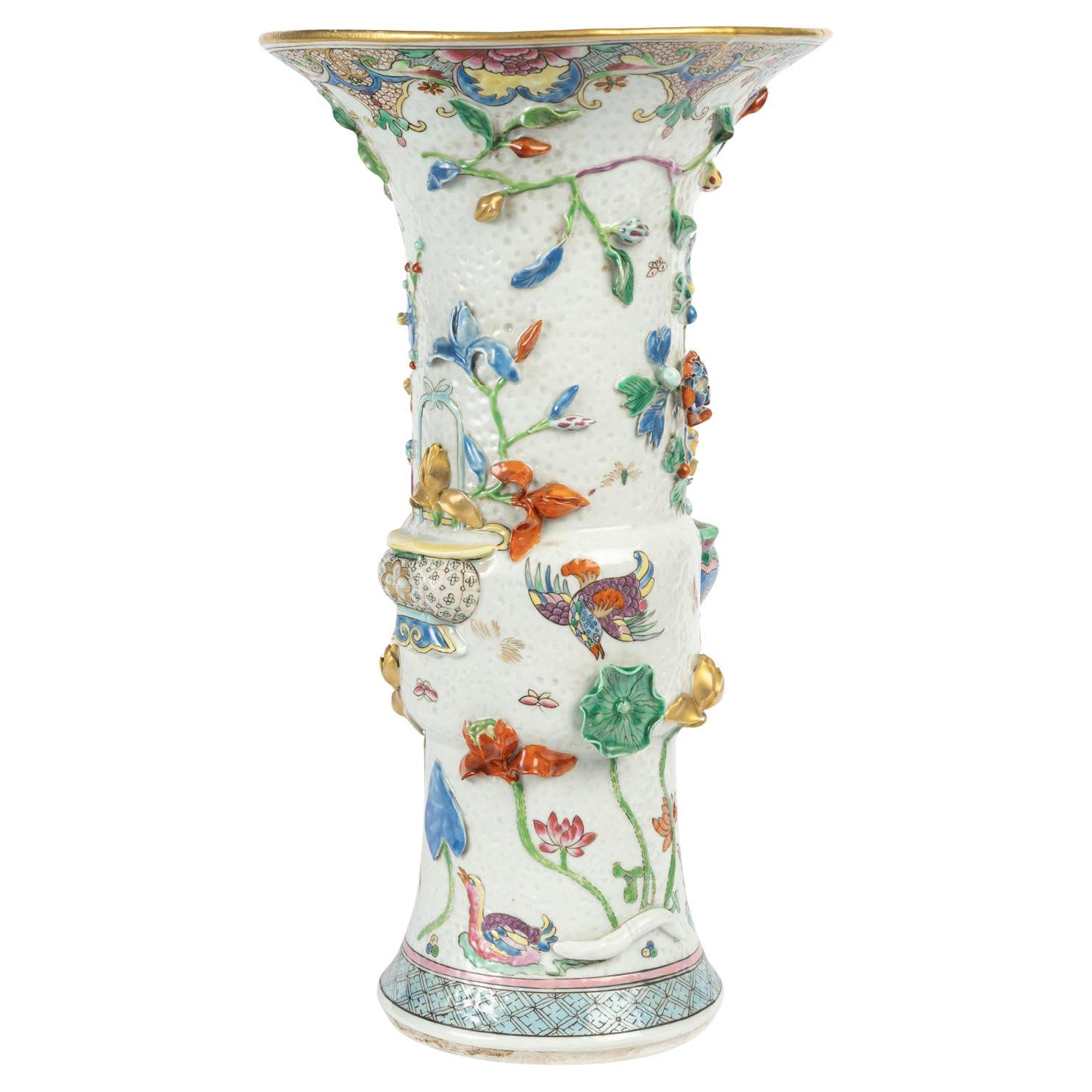 Vaso in porcellana smaltata nel gusto della Cina.