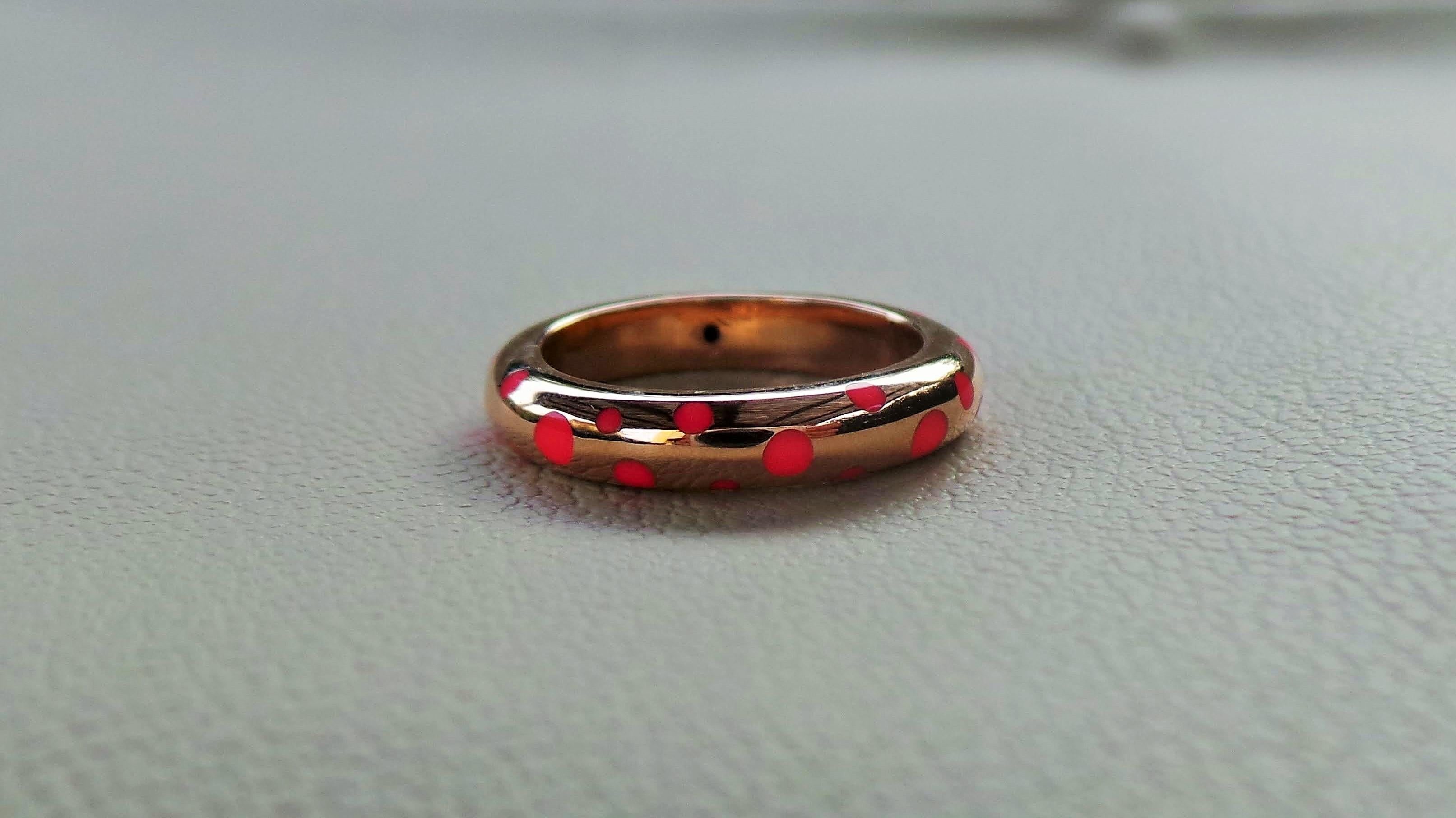 Andrea Macinai create a dedicated collection for stackable rings with enamel disegn.
Ring with clean and modern lines ,one line in rose gold. 
We're a workshop so every piece is handmade, customizable and resizable. Feel free to contact us for any