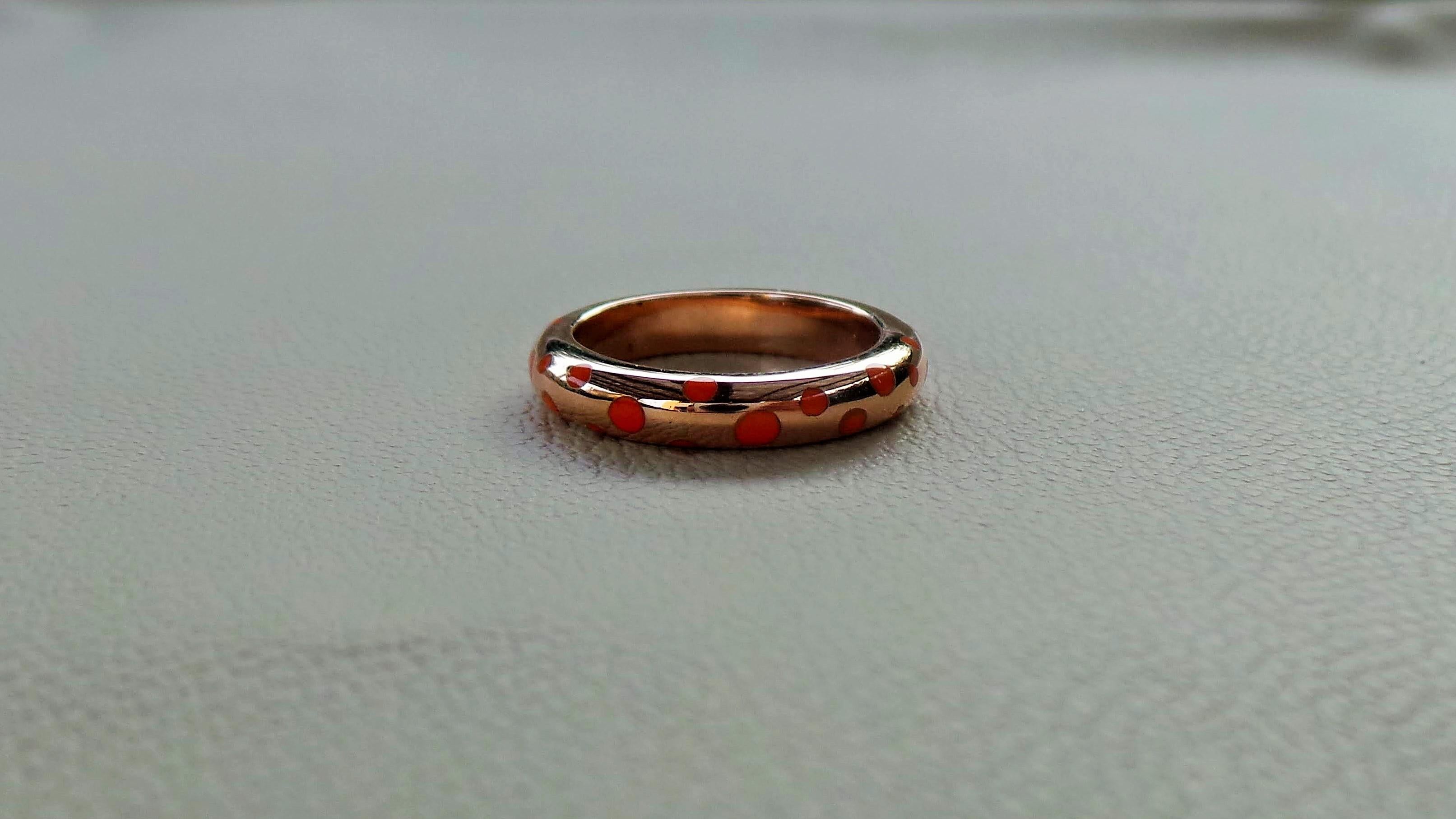 Andrea Macinai create a dedicated collection for stackable rings with enamel disegn.
Ring with clean and modern lines ,one line in rose gold. 
We're a workshop so every piece is handmade, customizable and resizable. Feel free to contact us for any
