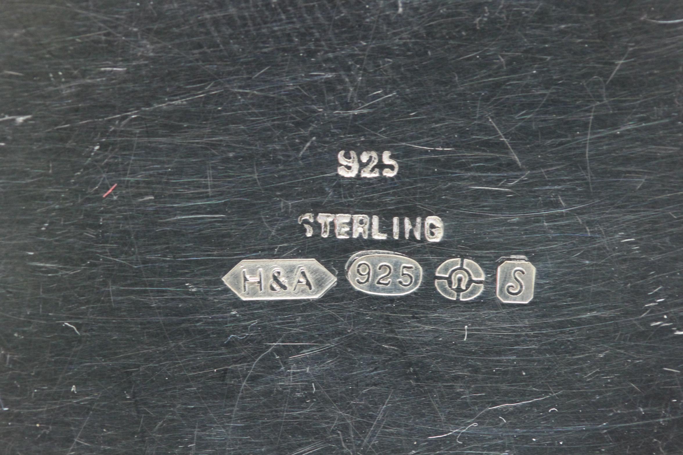Herzförmige Schmuckschatulle aus emailliertem Sterlingsilber (Ende des 20. Jahrhunderts) im Angebot