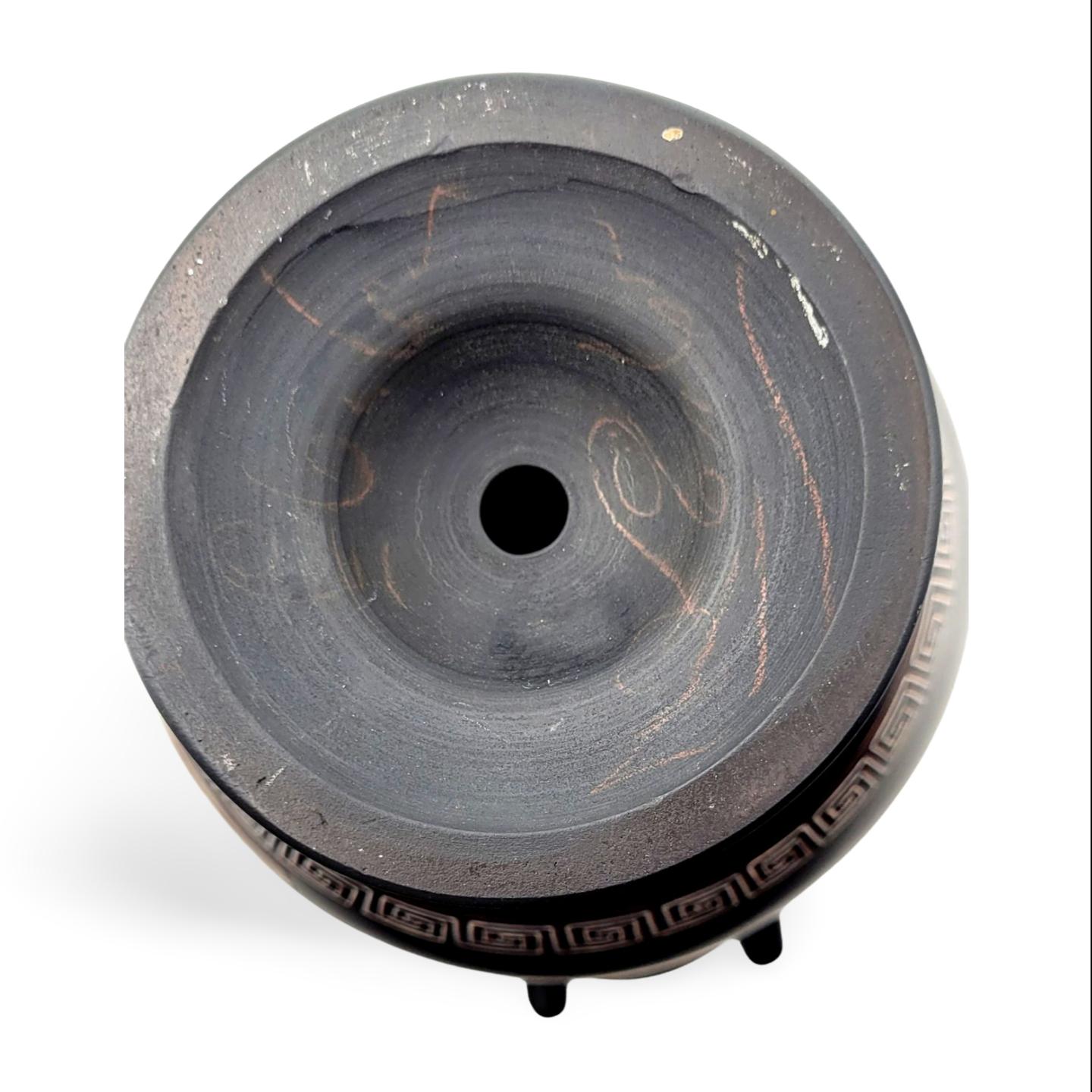 Tourné Vase en basalte peint à l'acide, Wedgwood, vers 1770