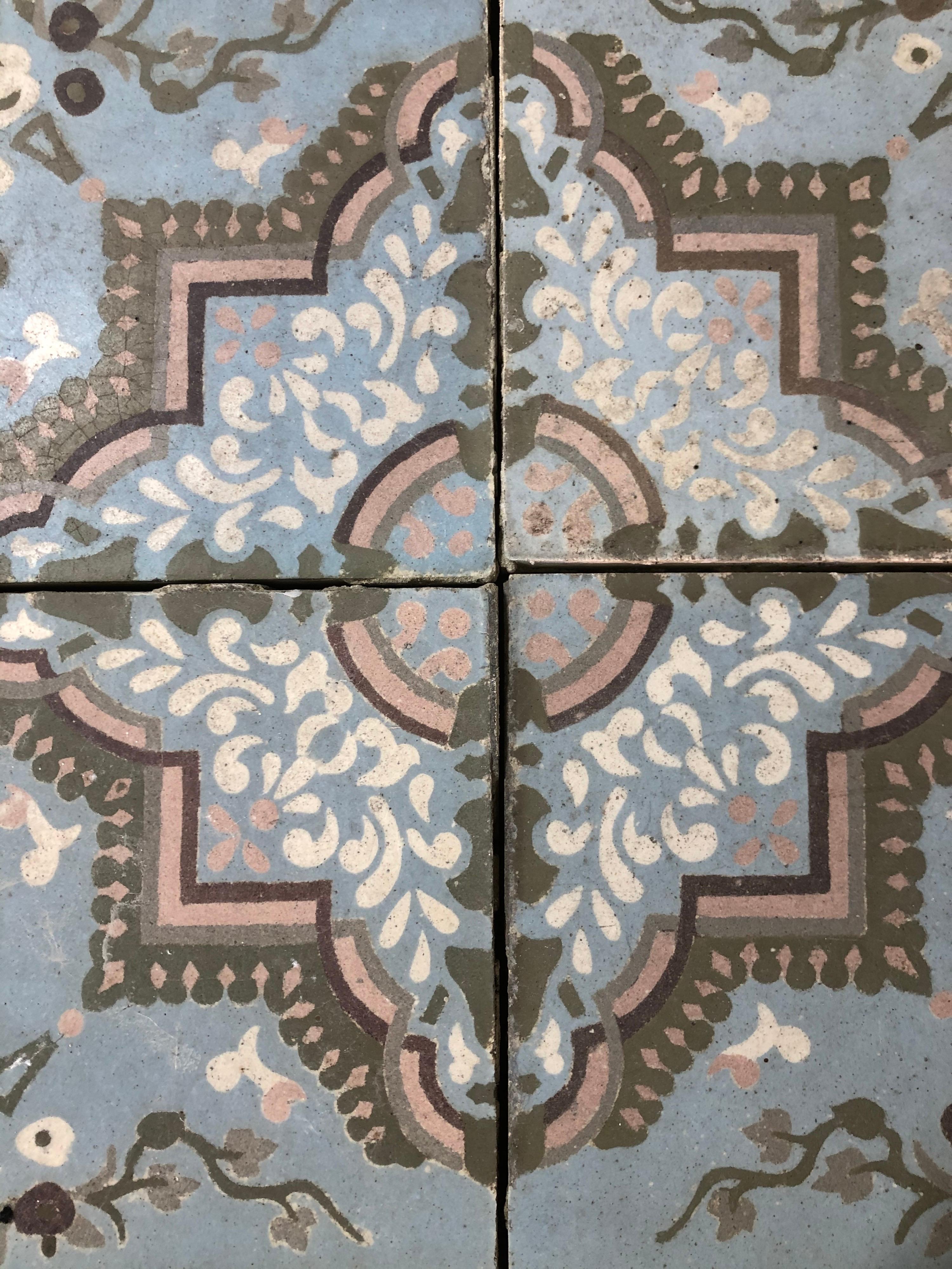 Beautiful floral encaustic tiles with borders.

The field can also be used for the corner of the border.

We have a lot of 150 sq. feet.

We only sell the entire lot.

