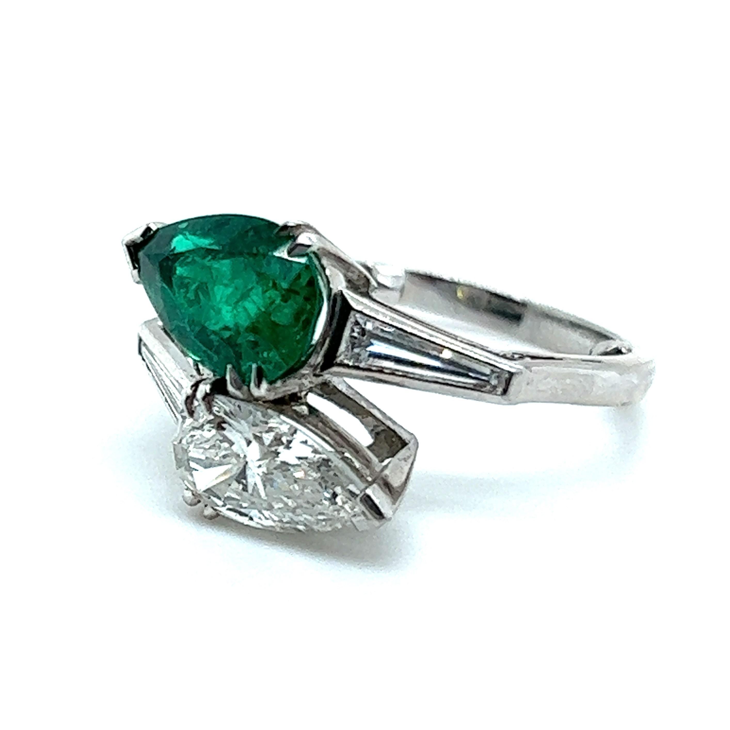 Enchanted 1.25 Carat Emerald and Diamond Toi et Moi Ring in Platinum For Sale 1