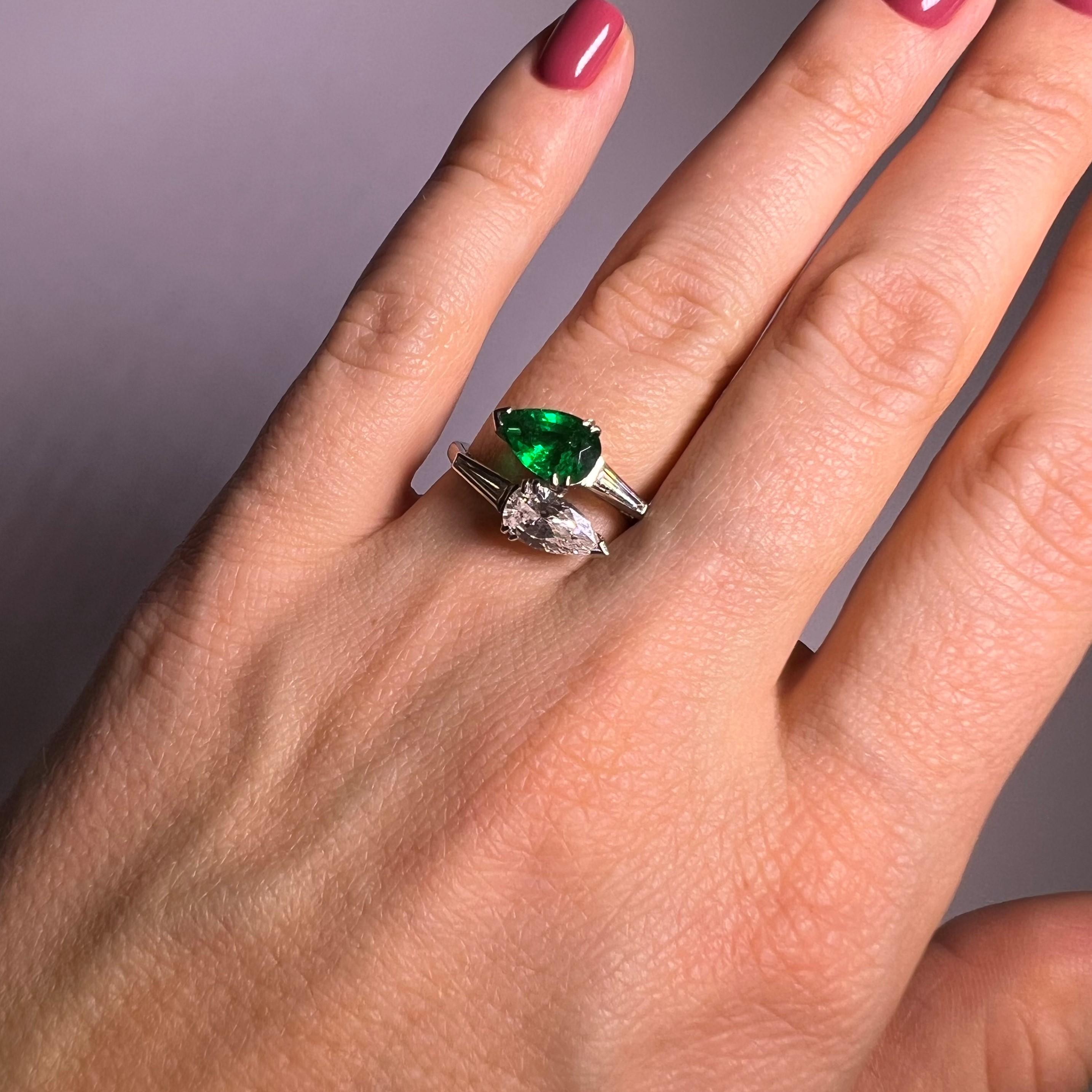 Enchanted 1.25 Carat Emerald and Diamond Toi et Moi Ring in Platinum For Sale 4
