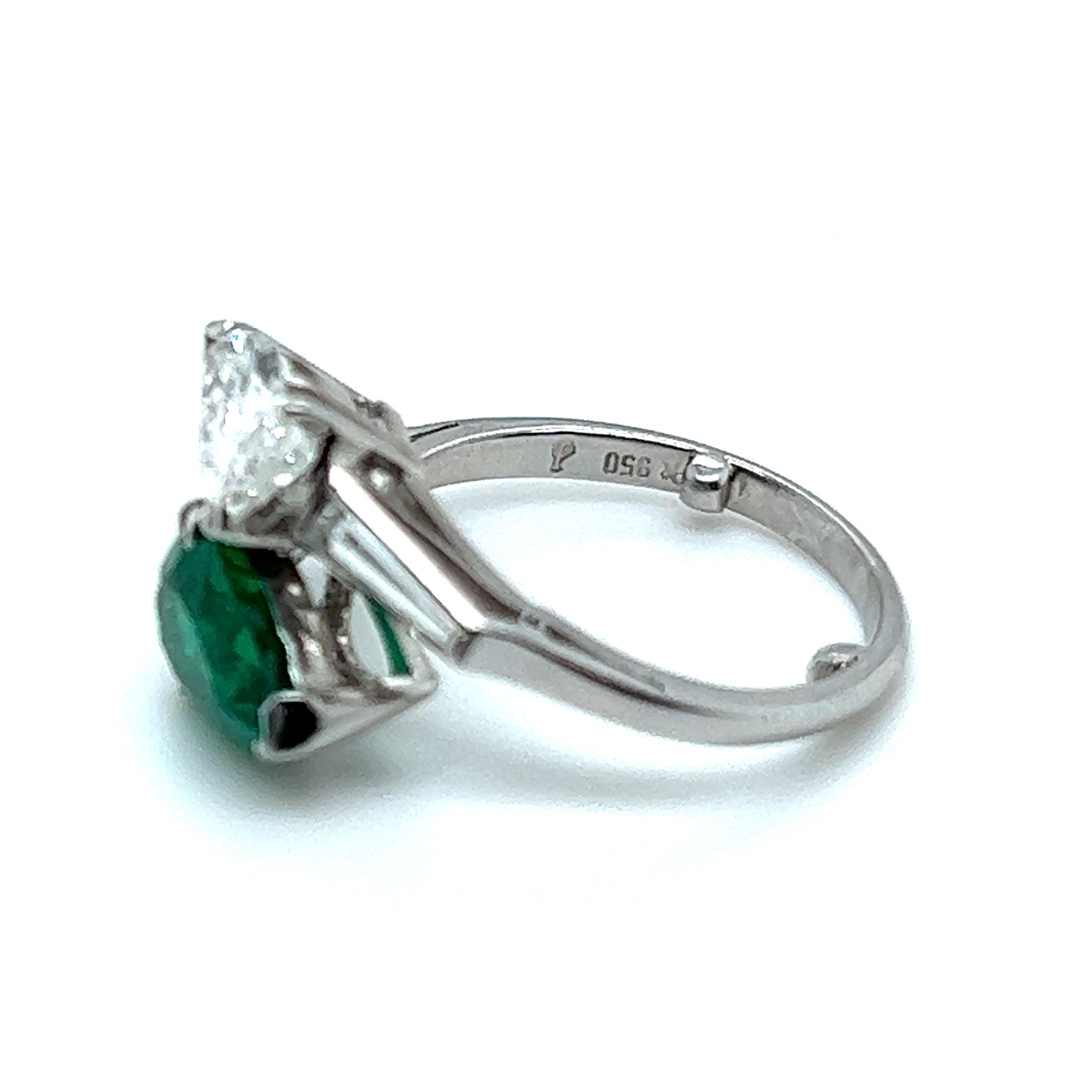 Women's or Men's Enchanted 1.25 Carat Emerald and Diamond Toi et Moi Ring in Platinum For Sale