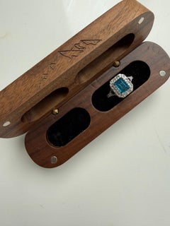 Enchanted Disney London Blautopas und Diamant Verlobungsring 14K Weißgold