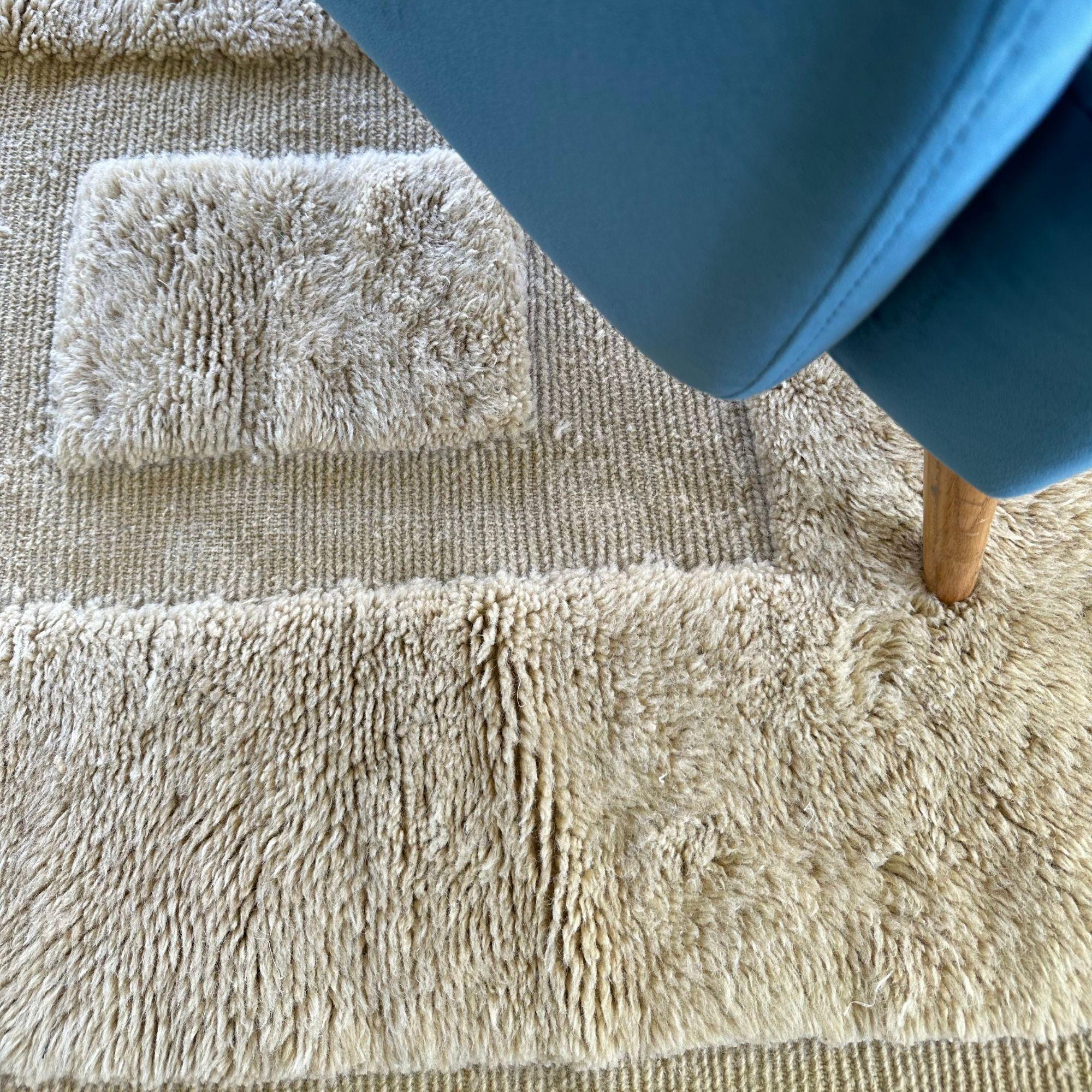 XXIe siècle et contemporain Tapis marocain Enchanted Echo, tissé à la main, design berbère géométrique, MTO en vente