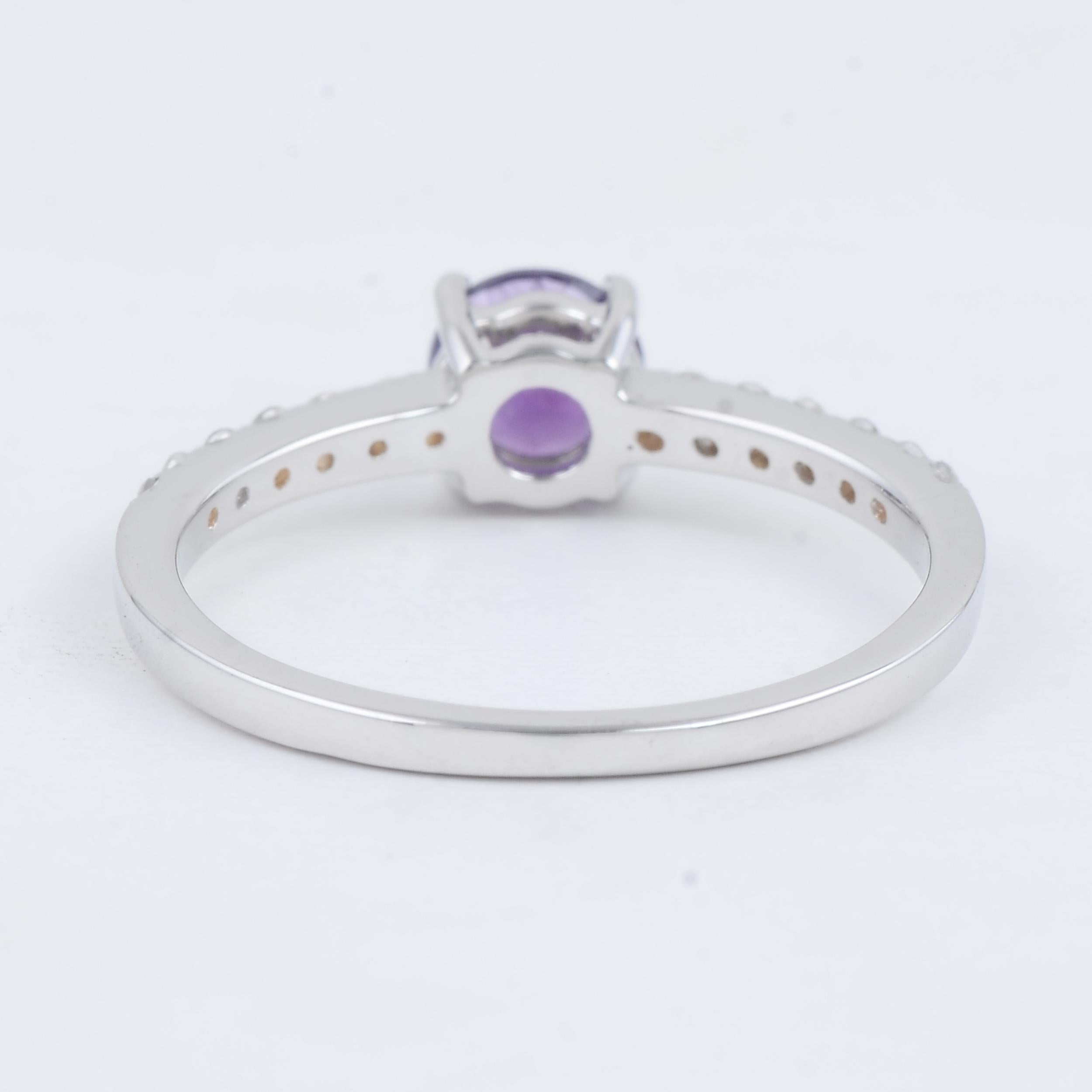 Luxurious 14K Amethyst & Diamond Cocktail Ring, Size 6.75 - Statement Jewelry In New Condition For Sale In Holtsville, NY