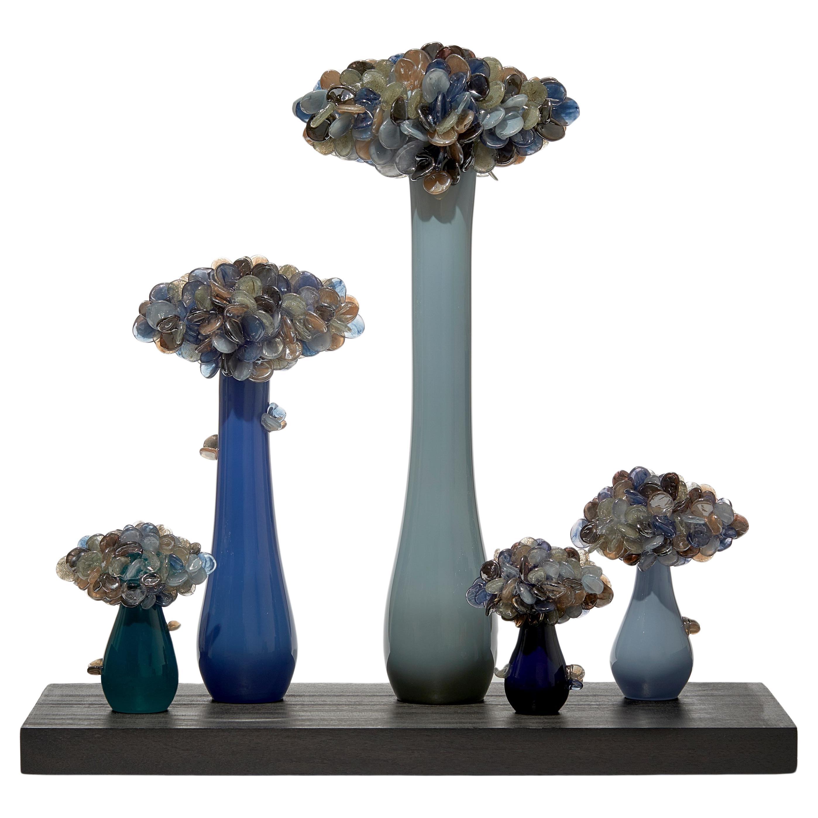 Enchanted Mori Dusk, ein von Baum und bonsai inspiriertes Glaskunstwerk von Louis Thompson im Angebot