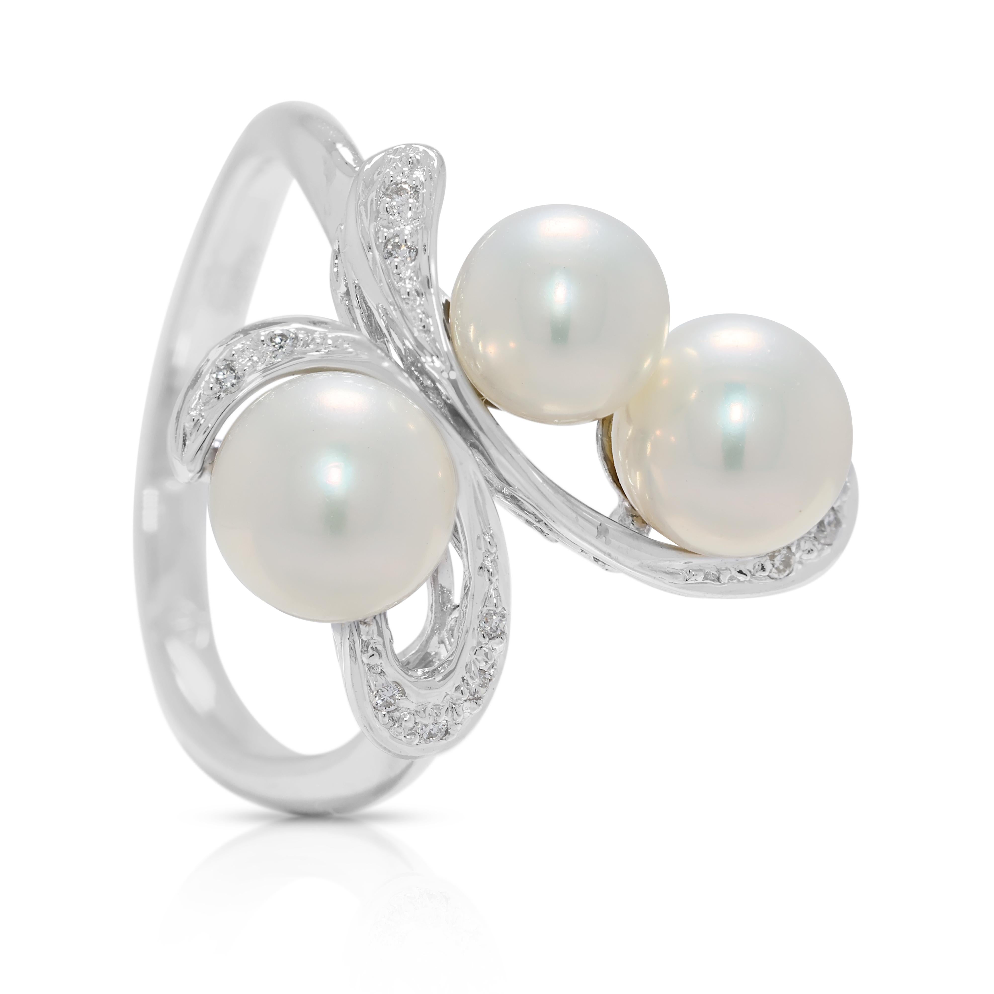 Bague enchanteresse en or blanc 18 carats avec diamant naturel de 0,05 carat et perle d'Akoya en vente 1