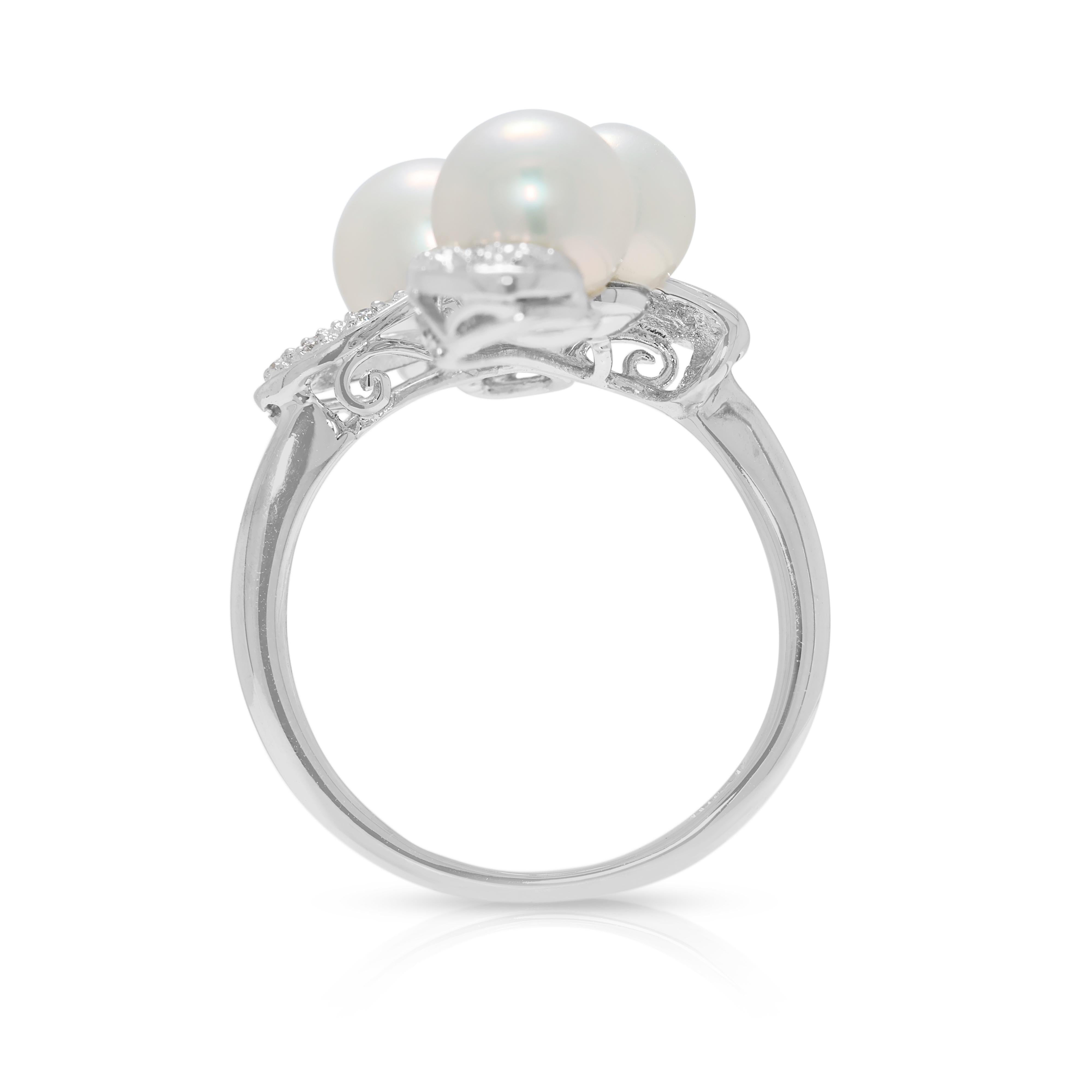 Bague enchanteresse en or blanc 18 carats avec diamant naturel de 0,05 carat et perle d'Akoya en vente 2