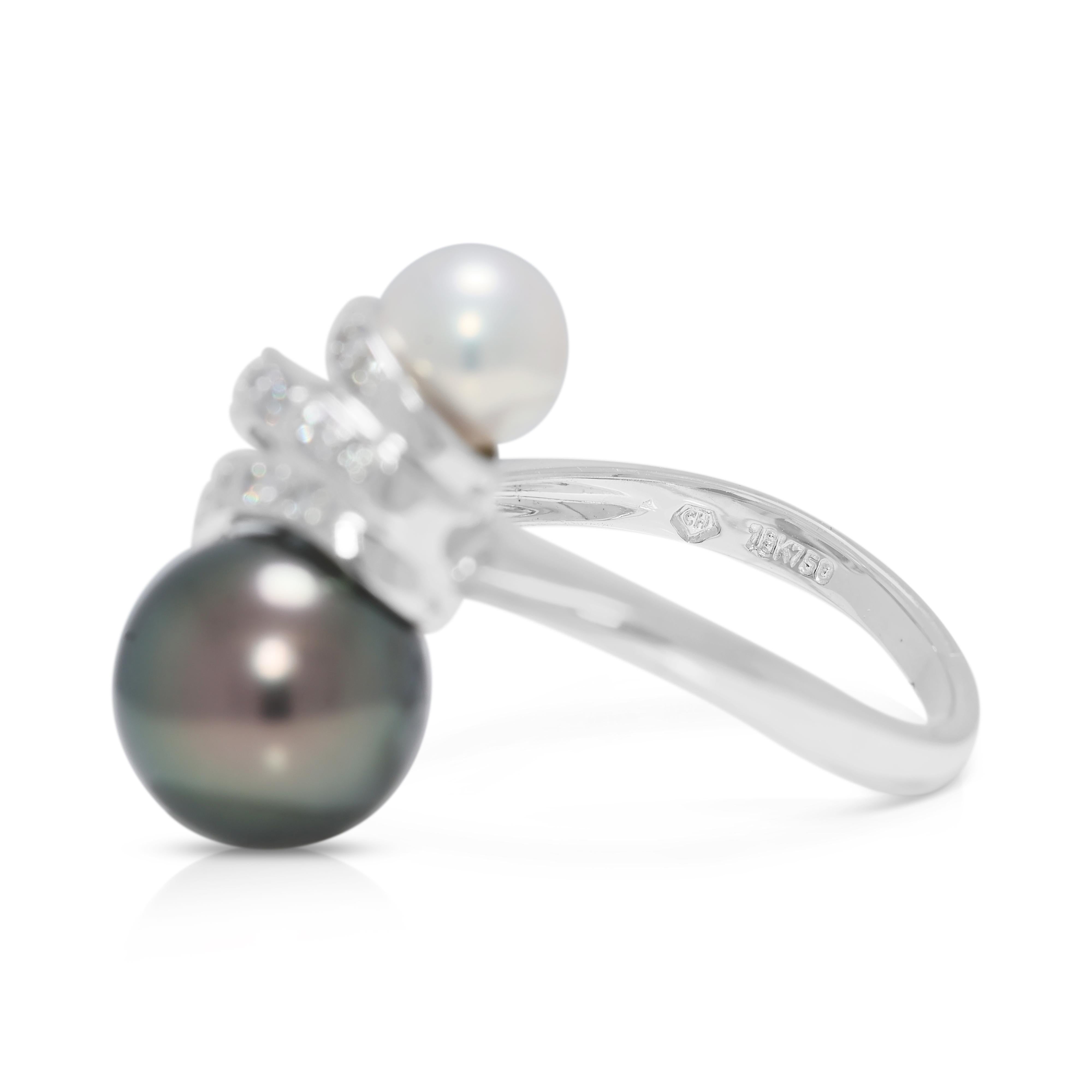 Enchanting 0.08ct Natural Diamond & Dual Pearl Ring in 18K White Gold In New Condition For Sale In רמת גן, IL