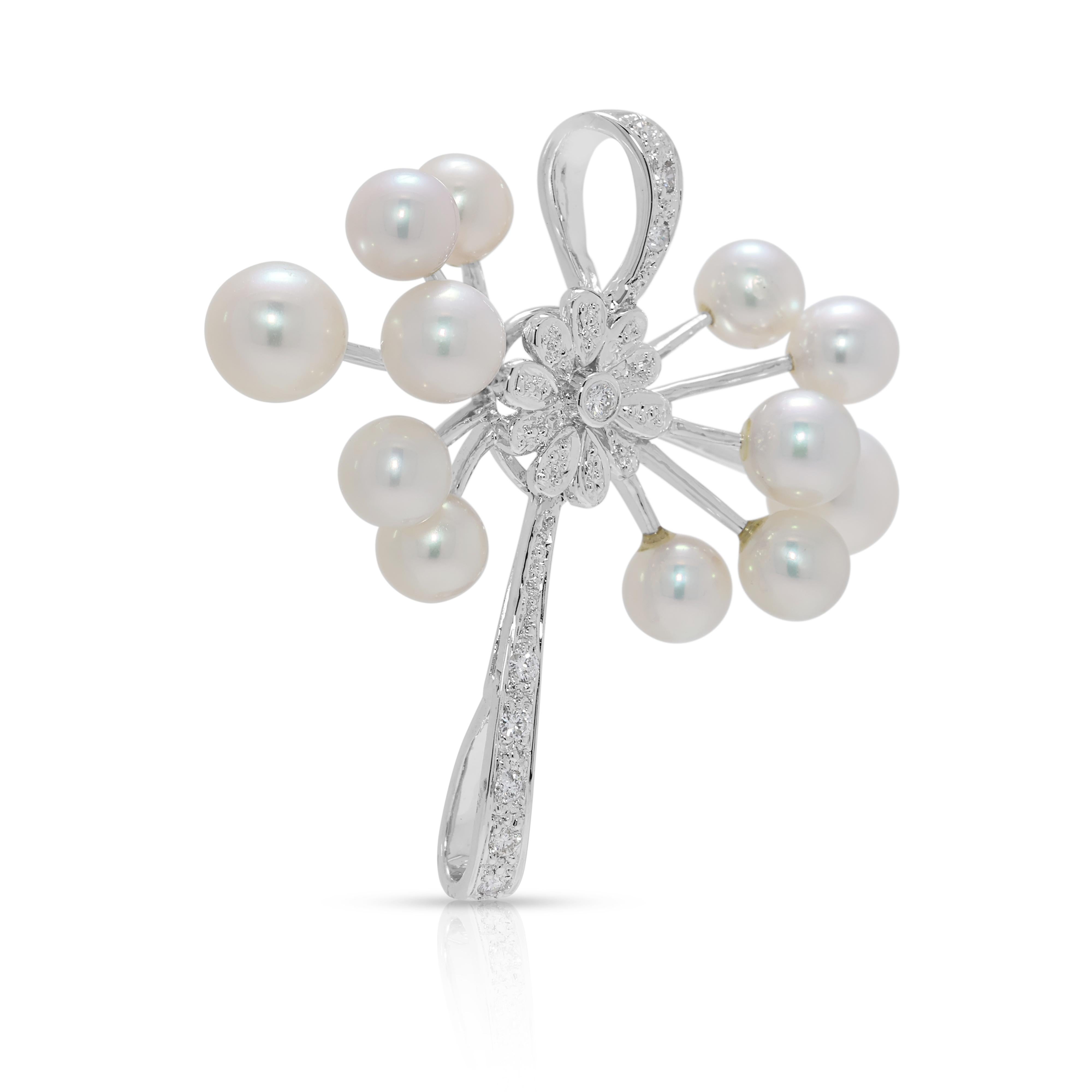Taille ronde Pendentif en or blanc 18 carats avec diamant naturel et perle d'Akoya de 0,09 ct. en vente