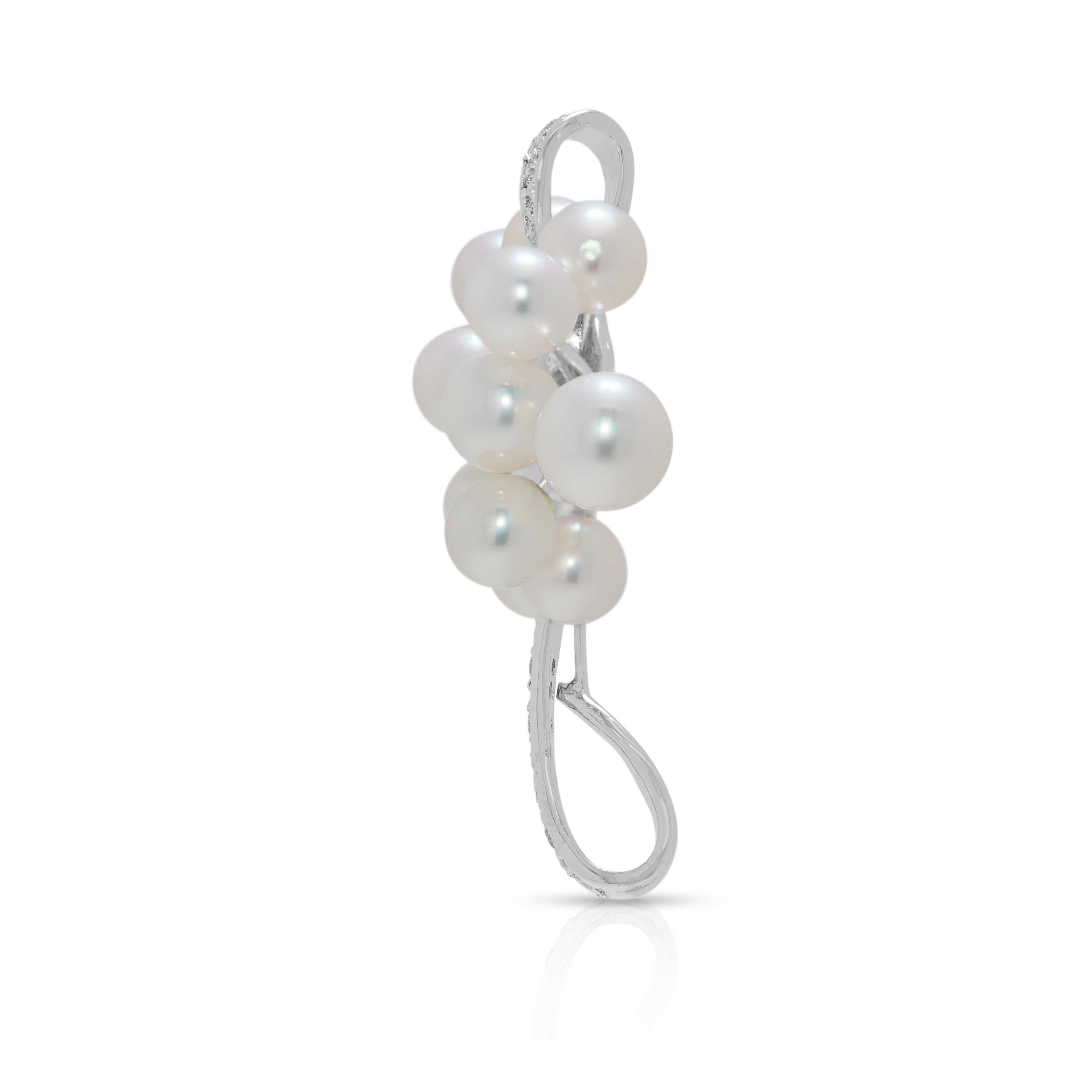 Pendentif en or blanc 18 carats avec diamant naturel et perle d'Akoya de 0,09 ct. Pour femmes en vente