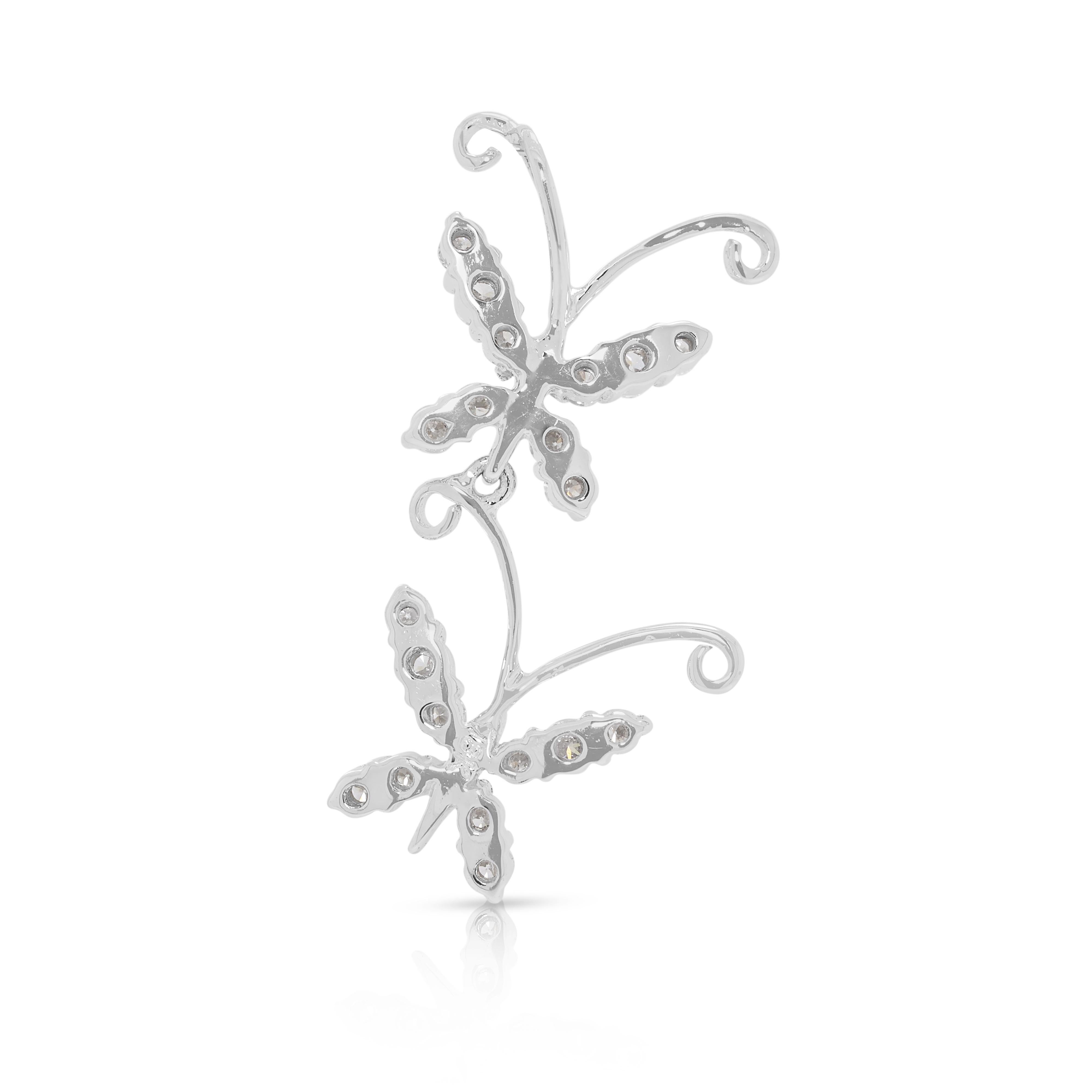 Incantevole ciondolo a forma di farfalla con diamante naturale da 0,30 carati in oro bianco 18 carati in vendita 1