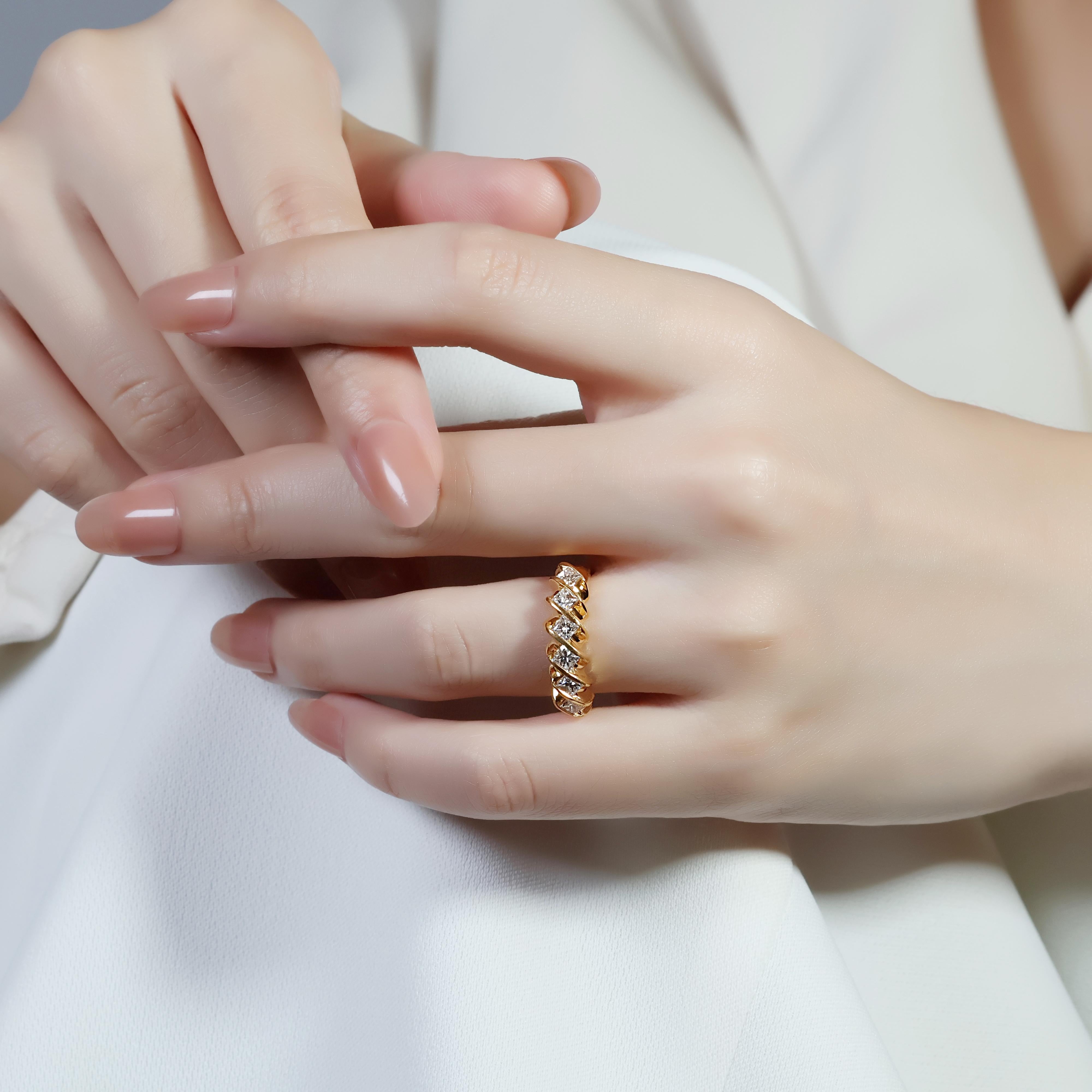Capture hearts with this captivating 18k yellow gold diamond cluster ring! This remarkable ring features a dazzling cluster of 6 sparkling princess-cut diamonds, totaling 0.60 carats. Each diamond boasts a D-E color grade and VVS clarity, ensuring
