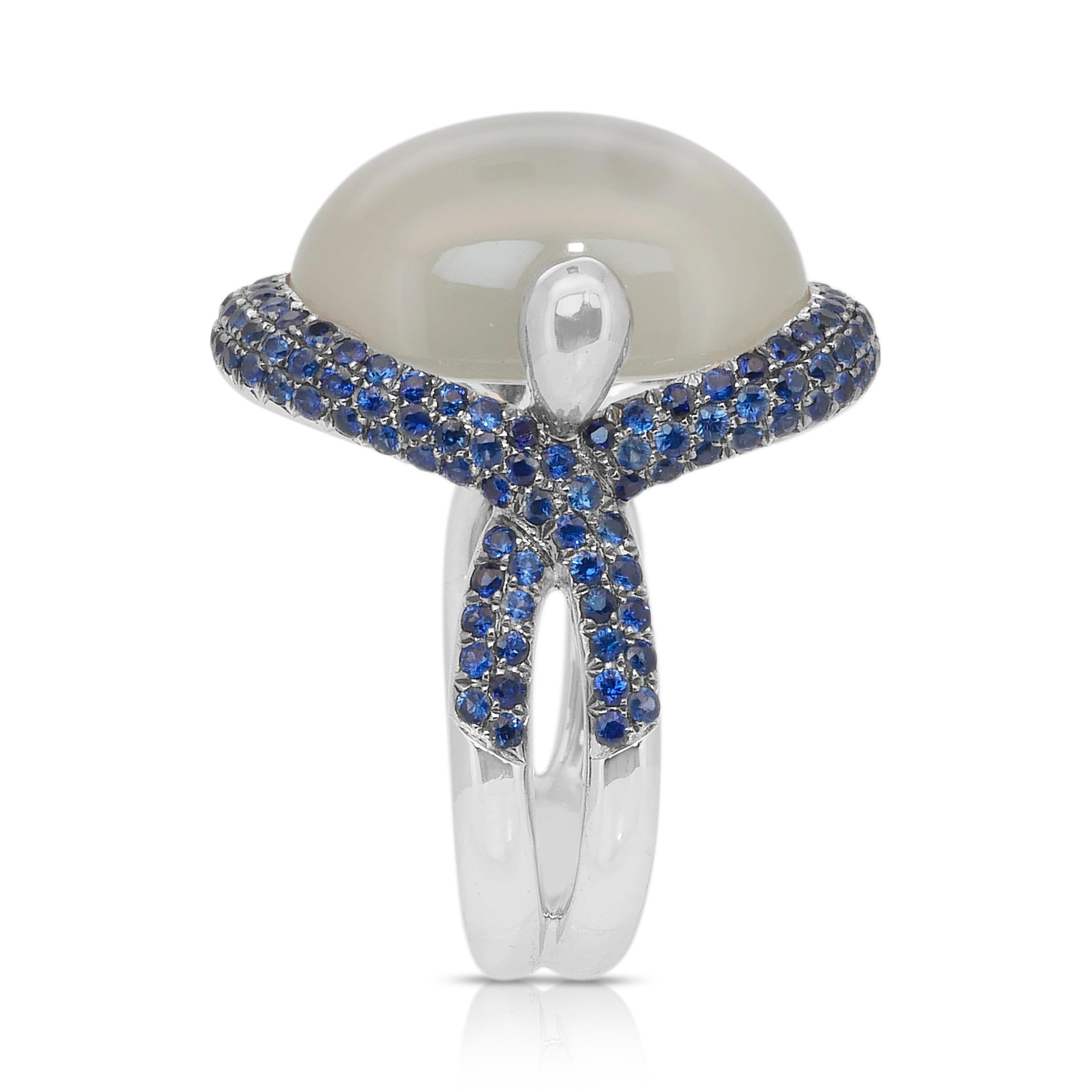 Bague enchanteresse en or blanc 18 carats, pierre de lune et saphirs, 10,53ct en vente 1