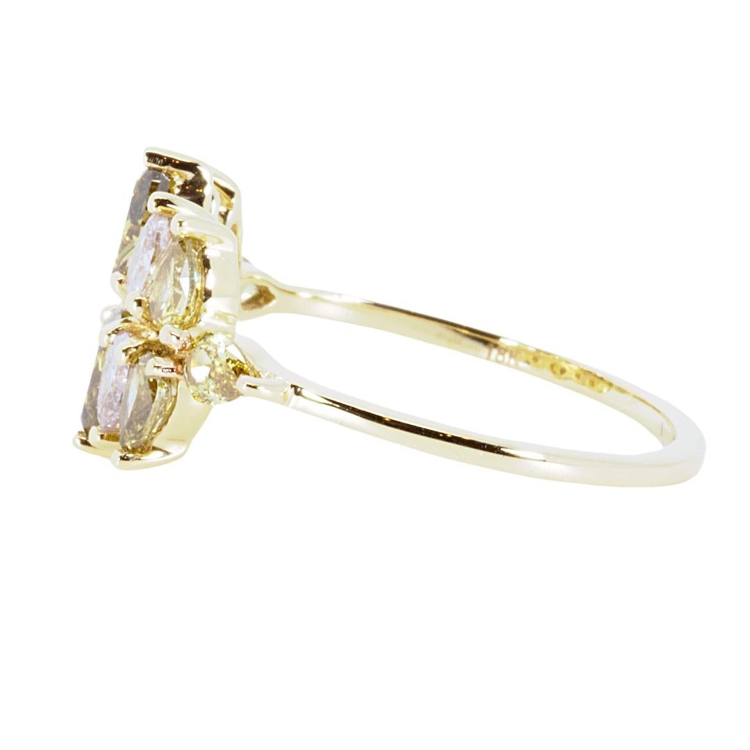 Enchanteresse bague en or jaune 18 carats avec diamant de couleur fantaisie de 1,25 carat, certifié GIA Neuf - En vente à רמת גן, IL