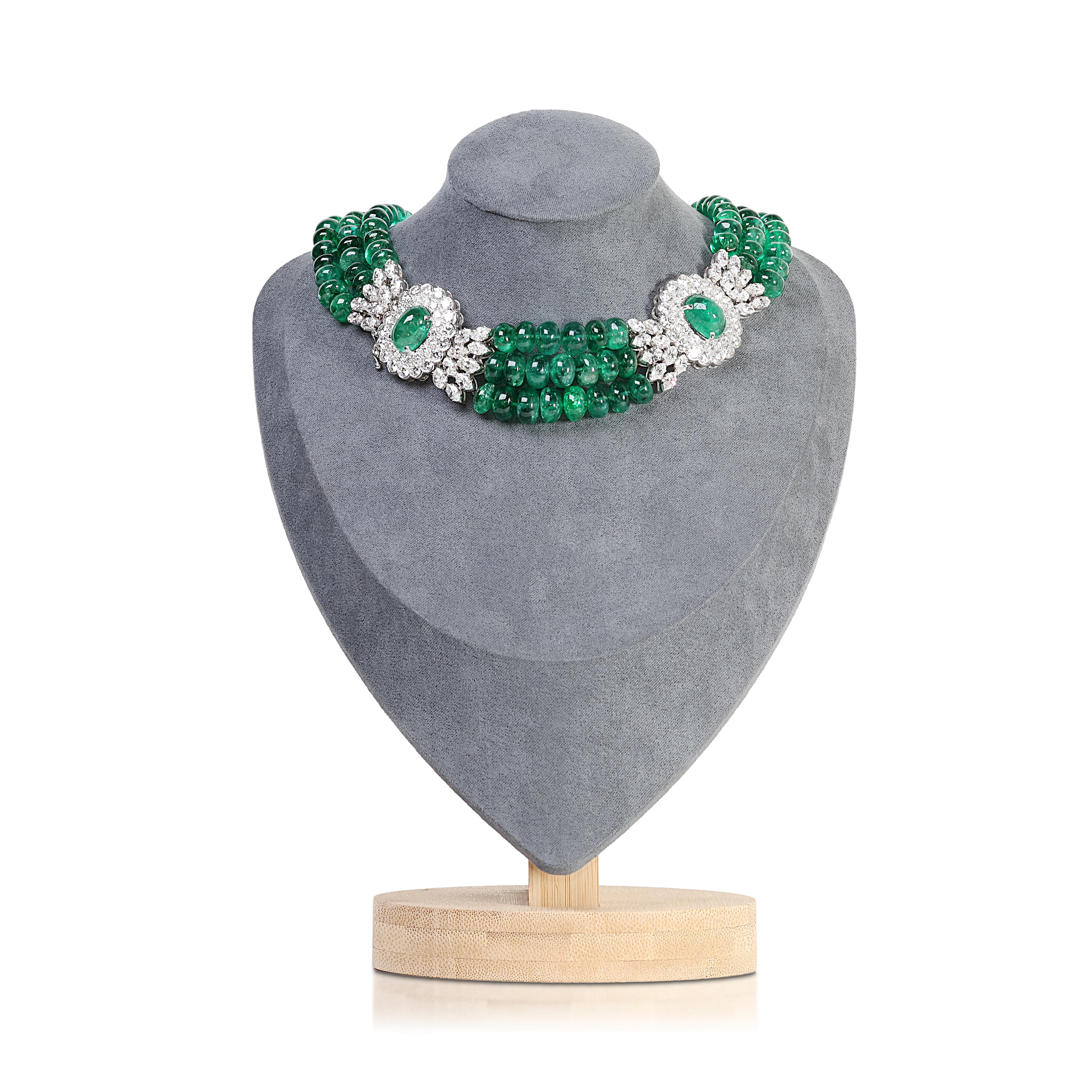 Enchanting 146.85ct Emerald Collar Necklace with Diamonds in 18K White Gold  For Sale 4