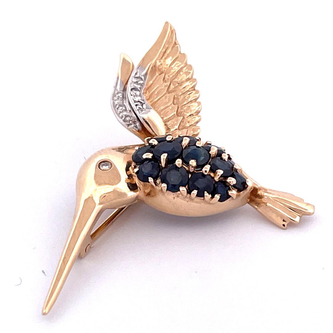Encantador Broche Pájaro de Oro Amarillo de 14K con Zafiro y Diamante Corte redondo