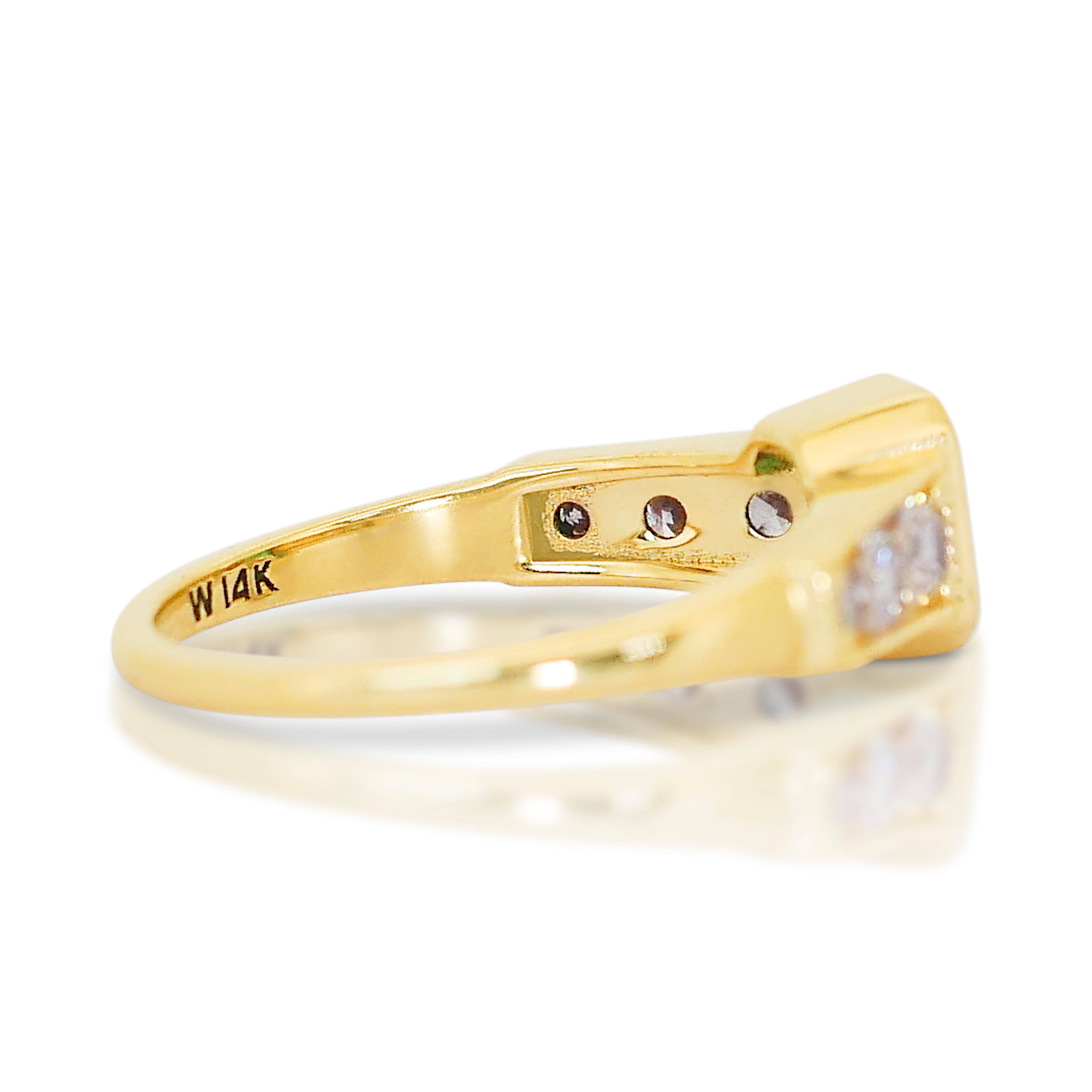 Bezaubernder 14k Gelbgold Smaragd & Diamant Pave-Ring mit/0,89 ct - IGI-zertifiziert im Zustand „Neu“ in רמת גן, IL