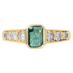 Enchanting 14k Yellow Gold Emerald & Diamond Pave Ring w/0.89 ct - IGI Certified