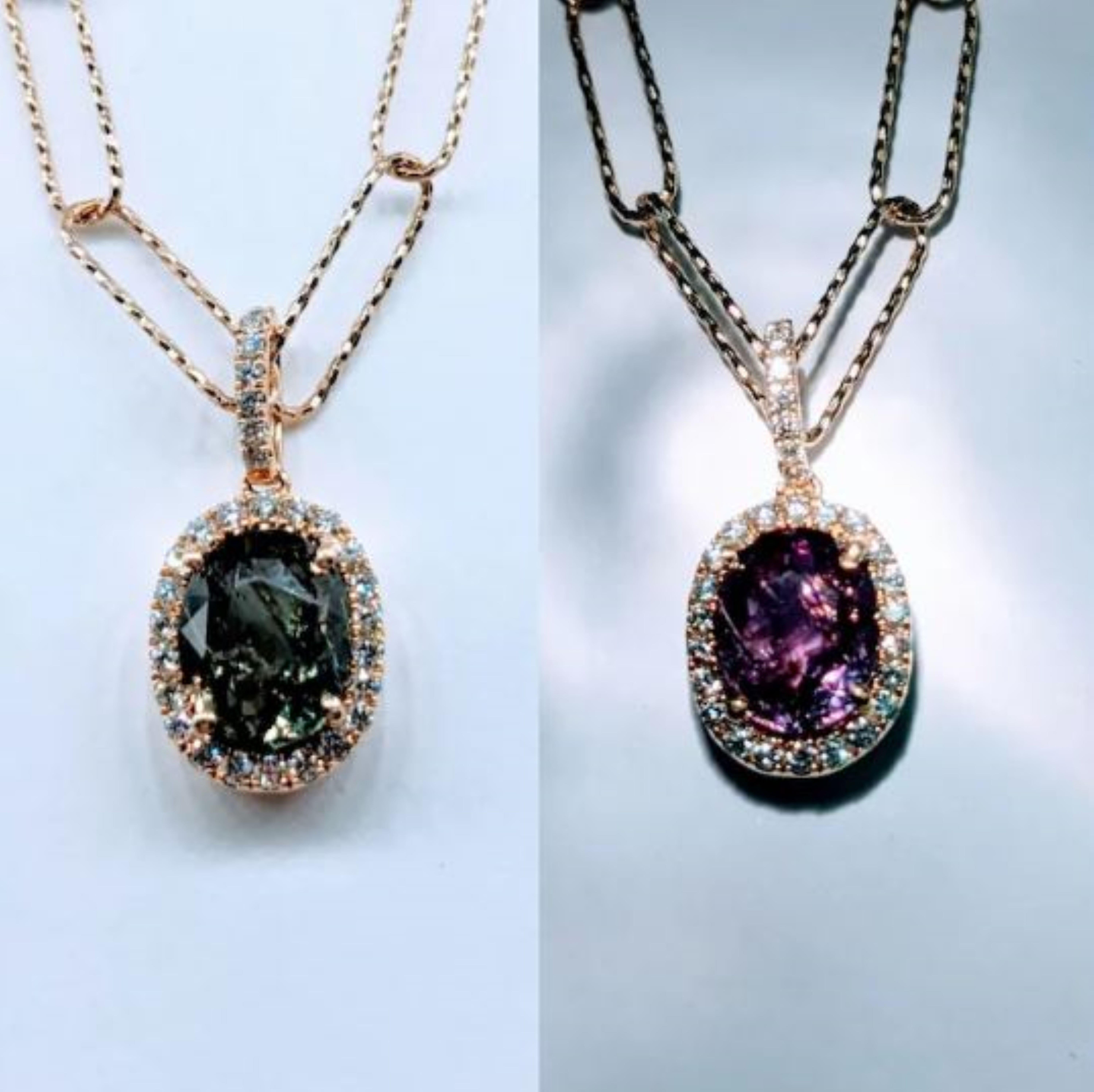Contemporary Enchanting 1.83ct Natural Color Changing Alexandrite & Diamond Pendant Necklace For Sale