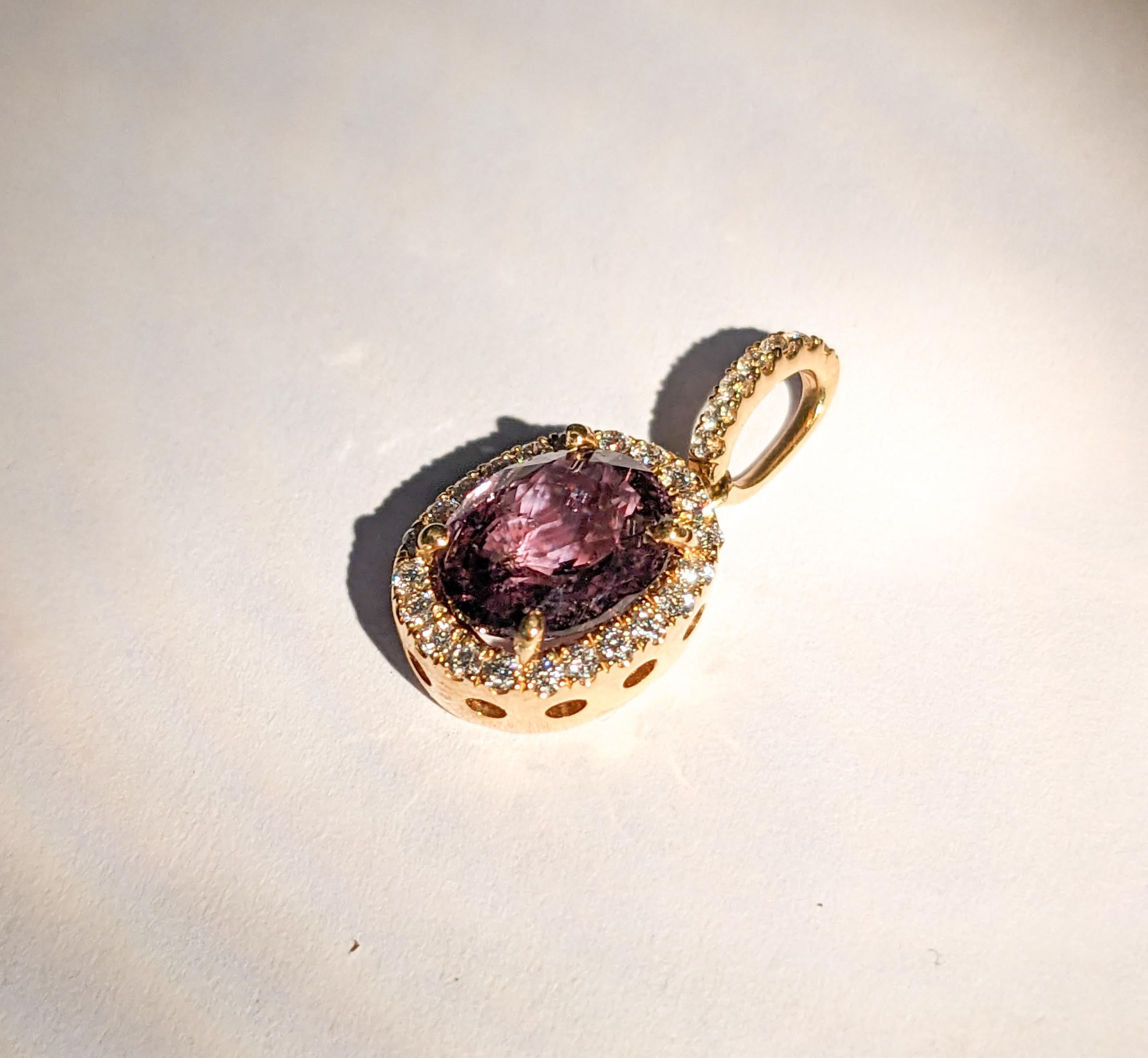 Collier pendentif enchanteur en alexandrite naturelle et diamant de 1,83ct Excellent état - En vente à Bloomington, MN