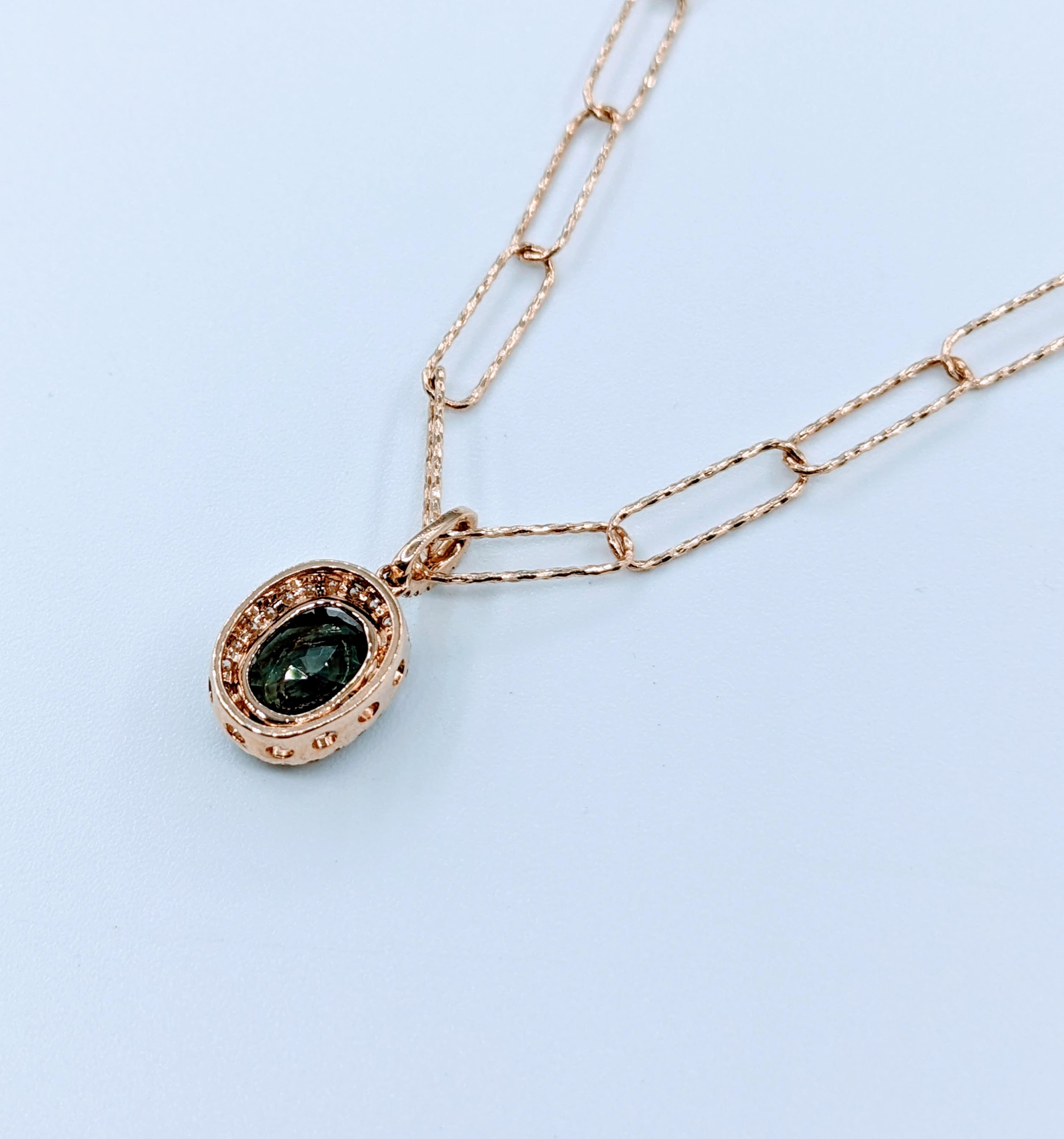 Women's Enchanting 1.83ct Natural Color Changing Alexandrite & Diamond Pendant Necklace For Sale