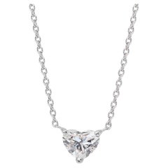 Encantador collar solitario de diamantes en forma de corazón de oro blanco de 18k con 0,71 ct 