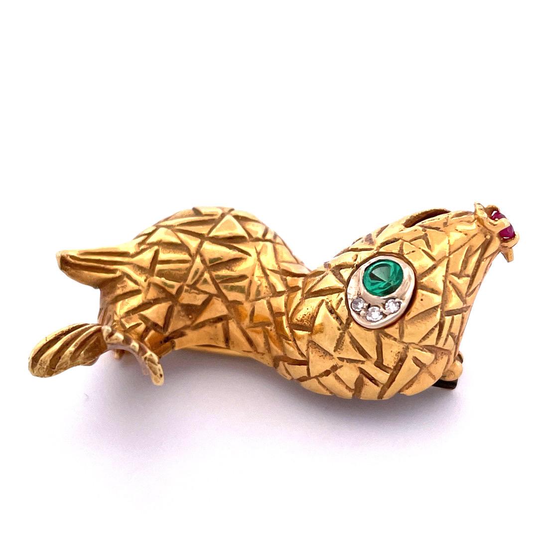 Round Cut Enchanting 18k Yellow Gold Seal Brooch with Emerald Eyes and Ruby Nose
