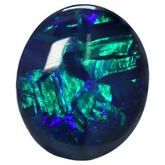 Incantevole cabochon ovale di opale nero naturale da 2,65 carati