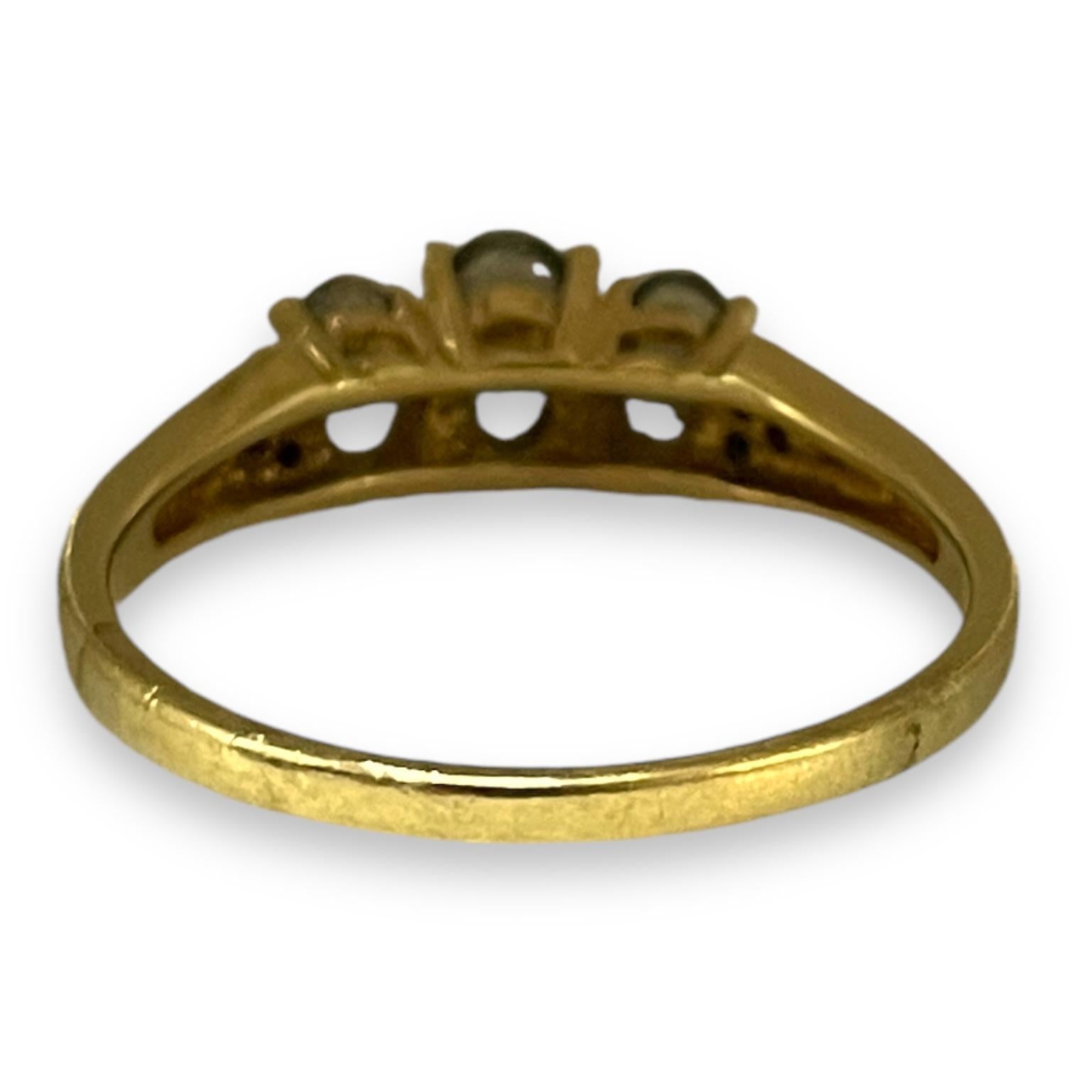 Modern Enchanting Alexandrite and Diamond Solid Yellow Gold Ring Size 6 For Sale