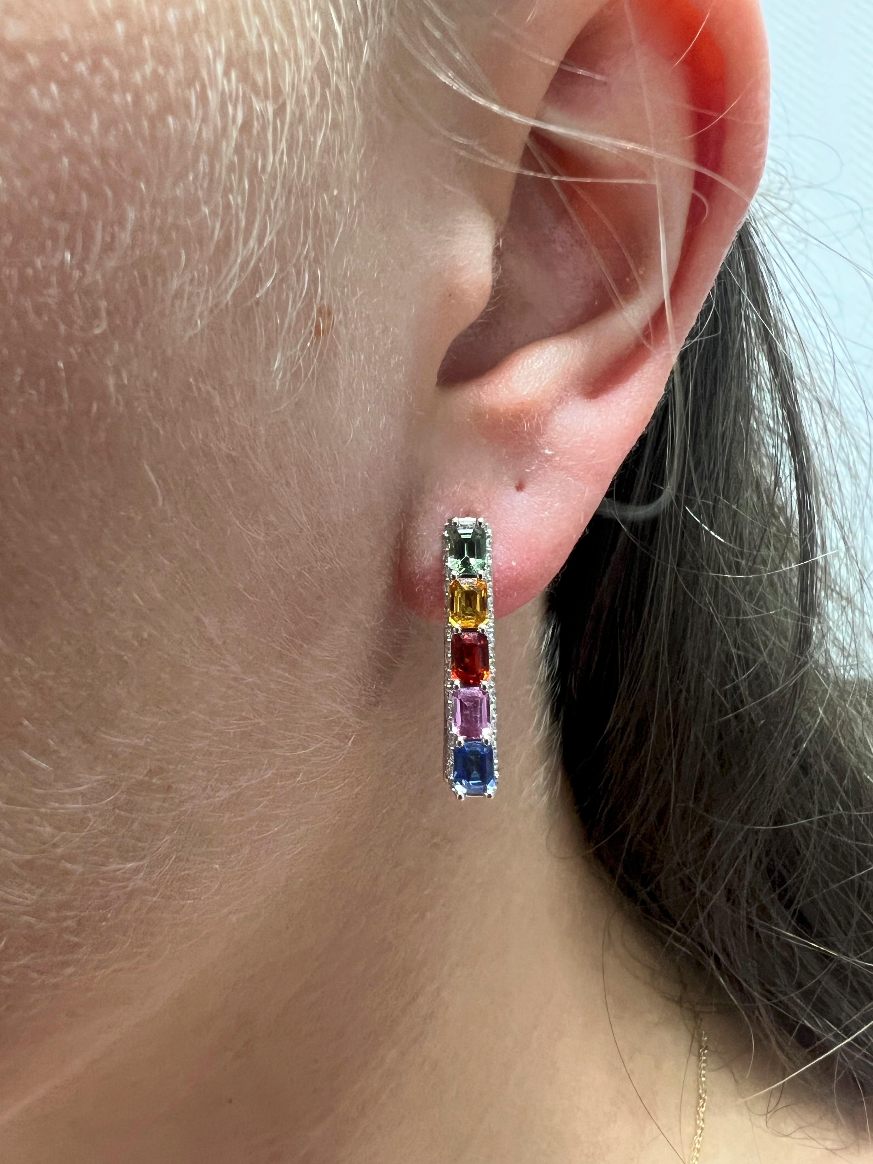 Natural Diamonds 1.55 ct 18 Karat White Gold 4.54 cts Rainbow Sapphires Hoops  For Sale 1