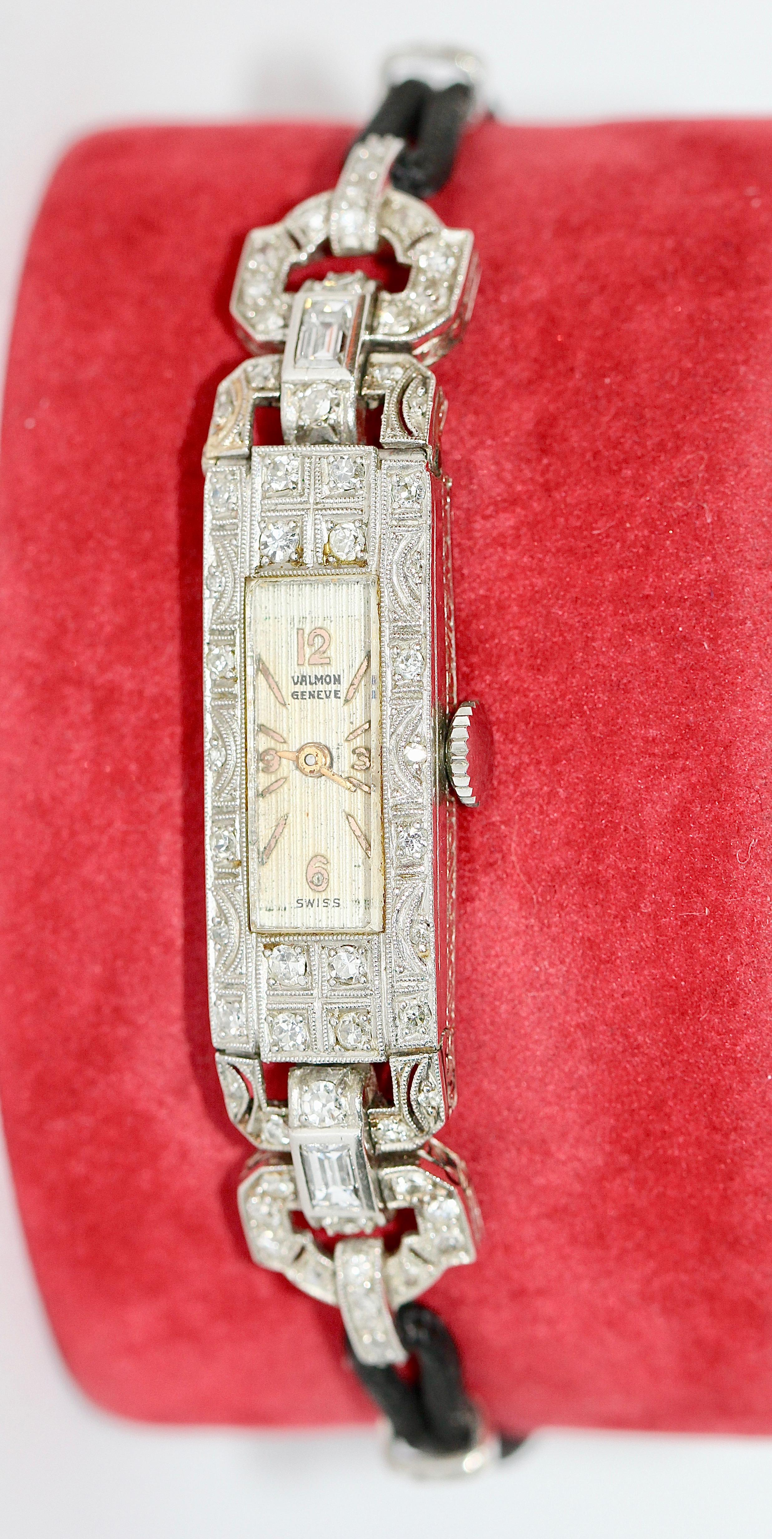 Bezaubernde Art-Déco-Damenarmbanduhr aus Platin mit Diamanten, Valmon Geneve im Zustand „Gut“ im Angebot in Berlin, DE